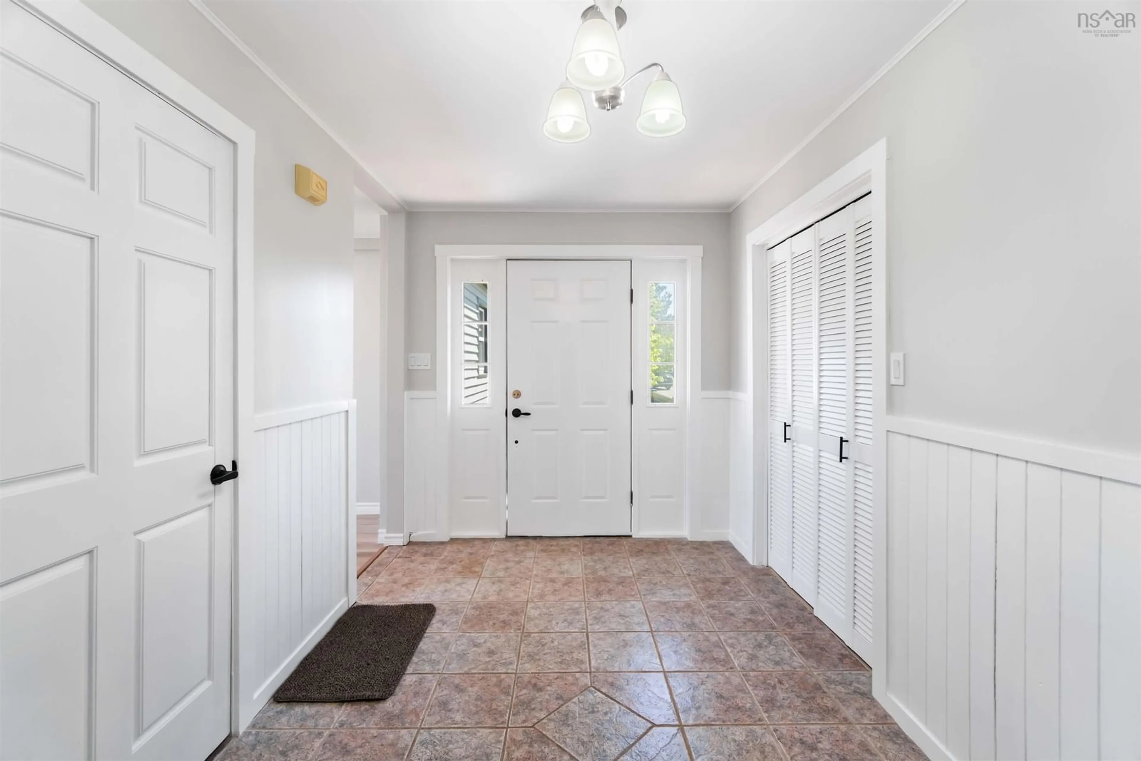 Indoor entryway for 18 Woodman Rd, Wolfville Nova Scotia B4P 2M5