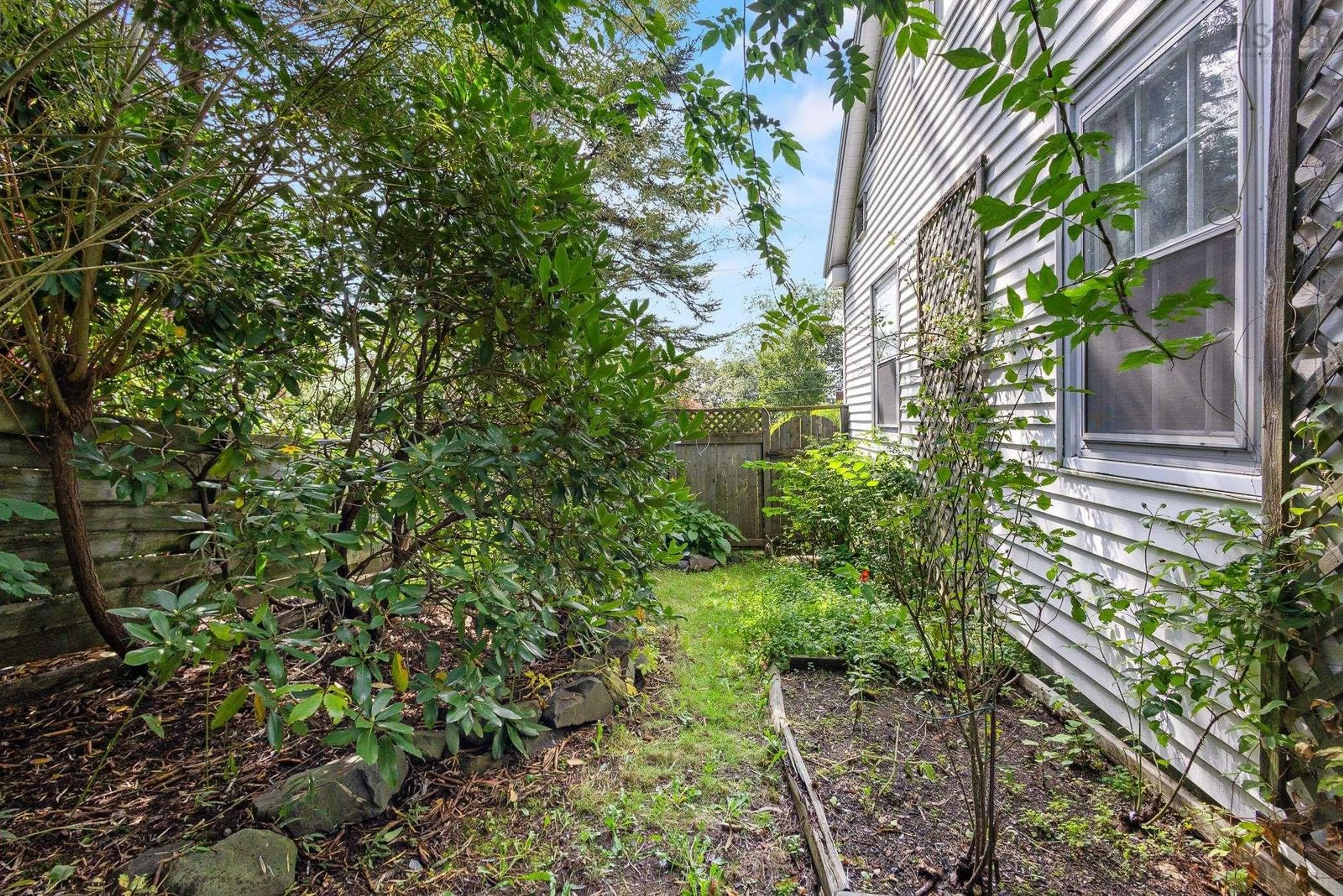 Patio, street for 11 Dunolly St, Dartmouth Nova Scotia B2Y 2Z6