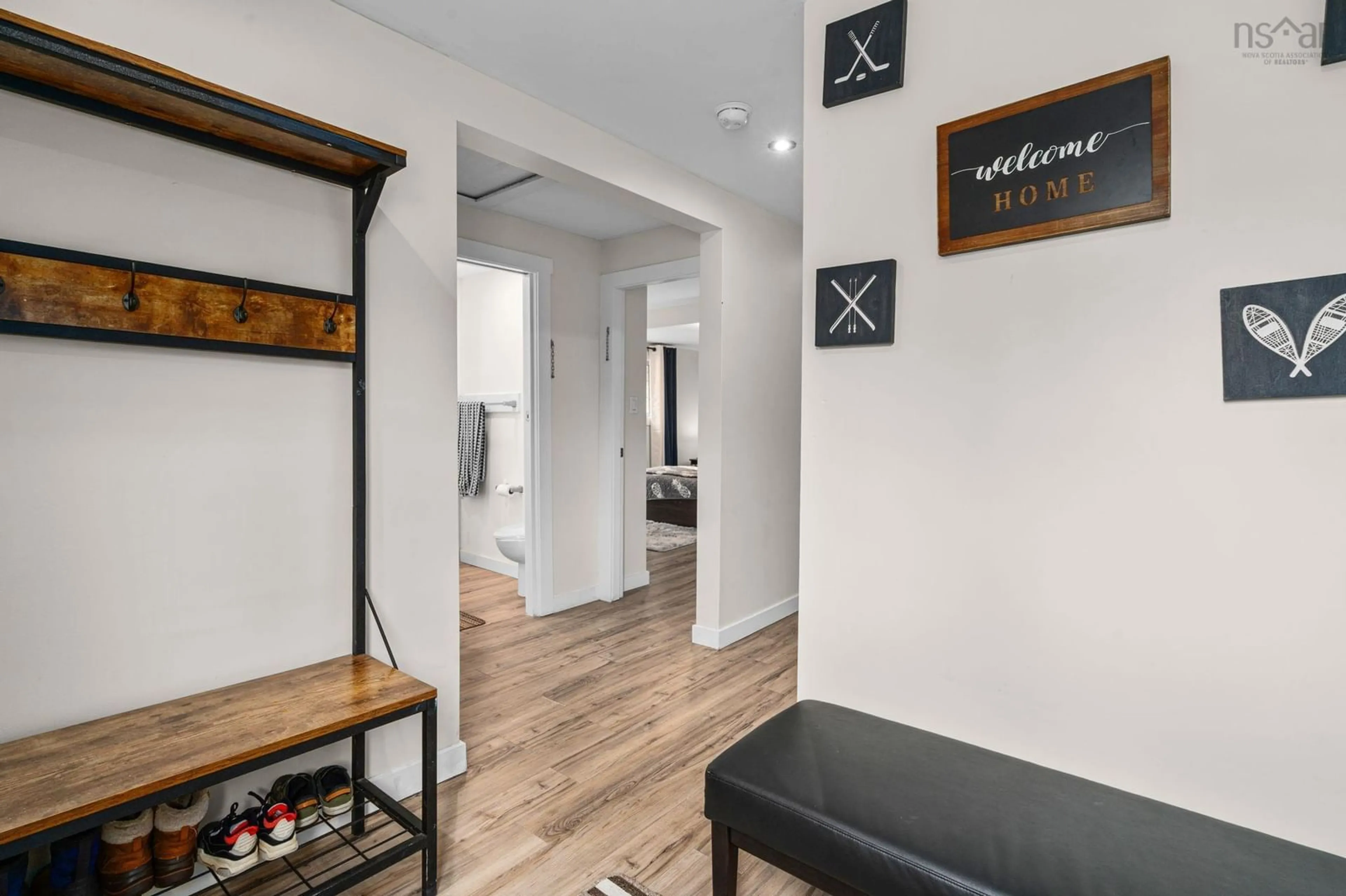 Indoor entryway for 10951 Peggy's Cove Rd, Seabright Nova Scotia B3Z 3C7