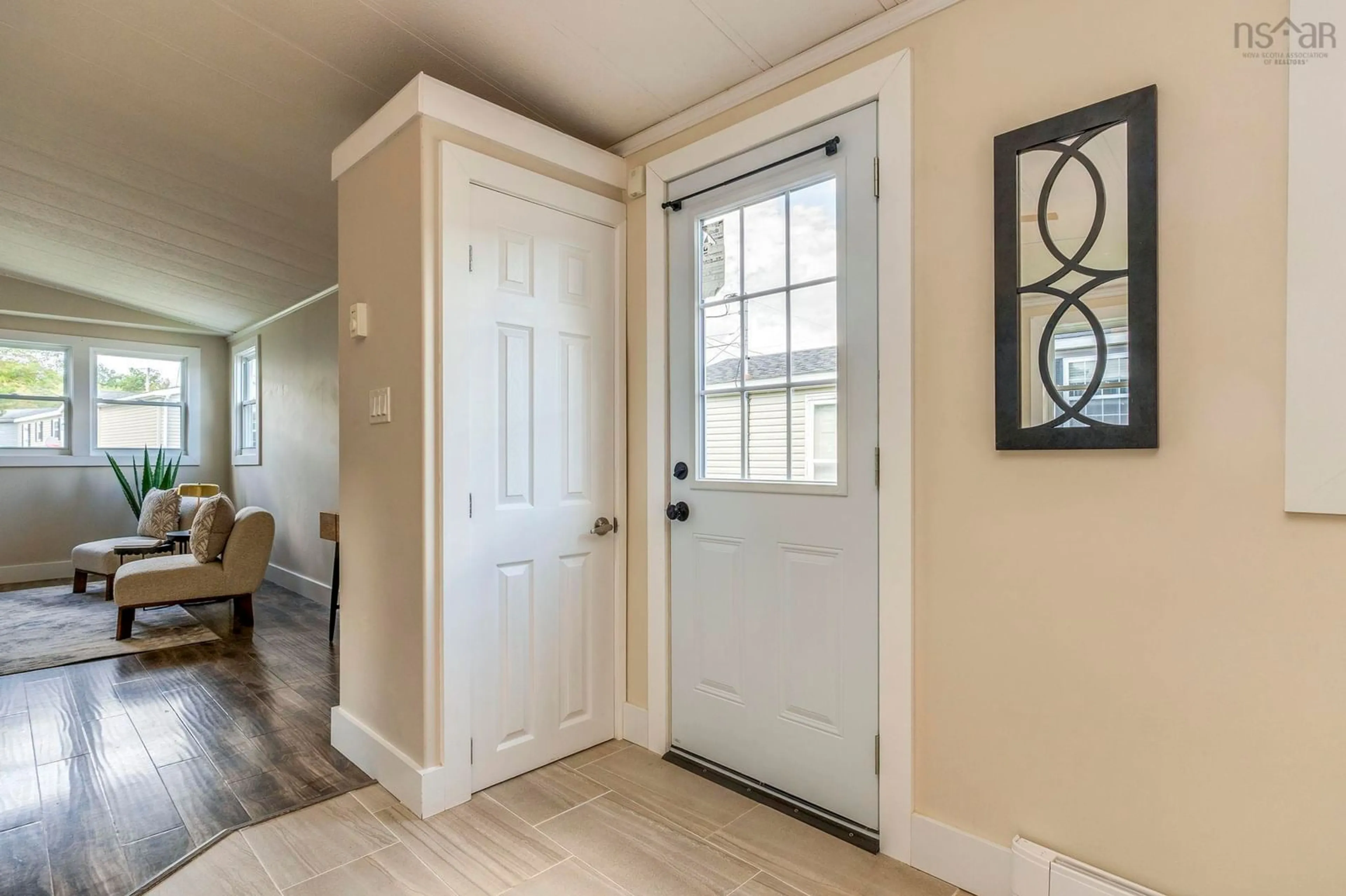 Indoor entryway for 608 Macdonald St, Beaver Bank Nova Scotia B4E 1N3