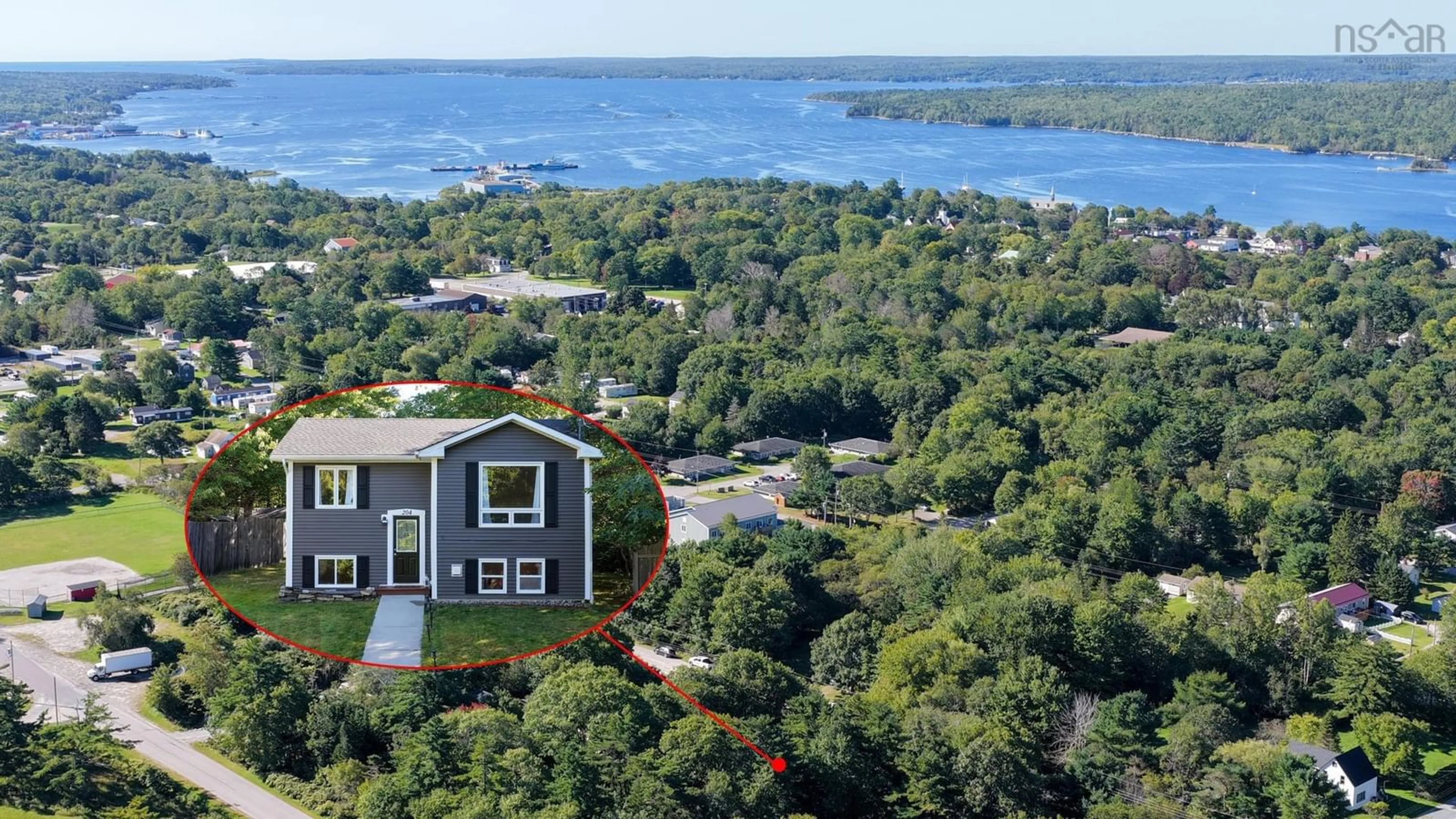A pic from outside/outdoor area/front of a property/back of a property/a pic from drone, water/lake/river/ocean view for 204 Rodney St, Shelburne Nova Scotia B0T 1W0