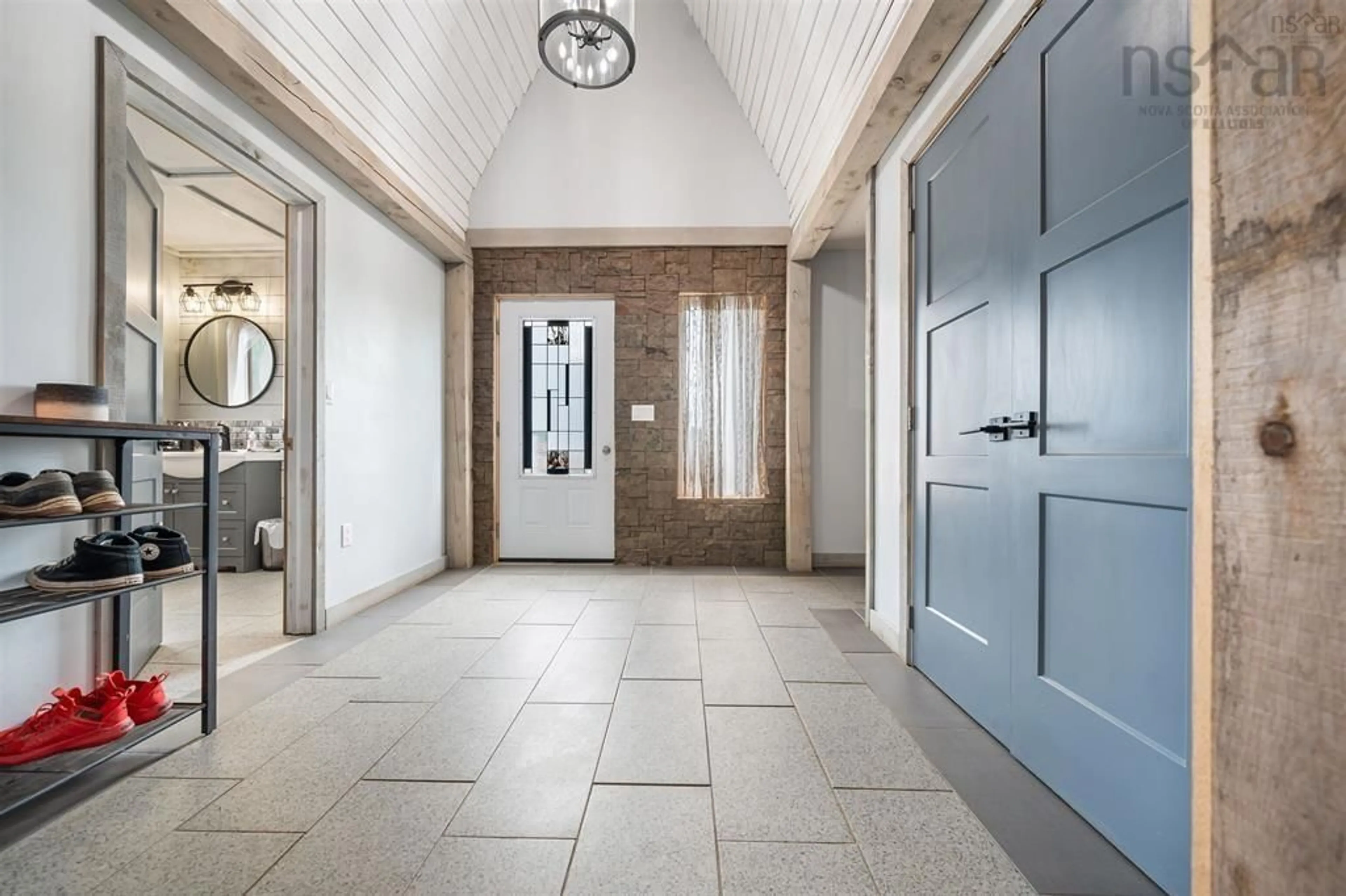 Indoor foyer for 10563 Highway 2, Springhill Nova Scotia B0M 1W0