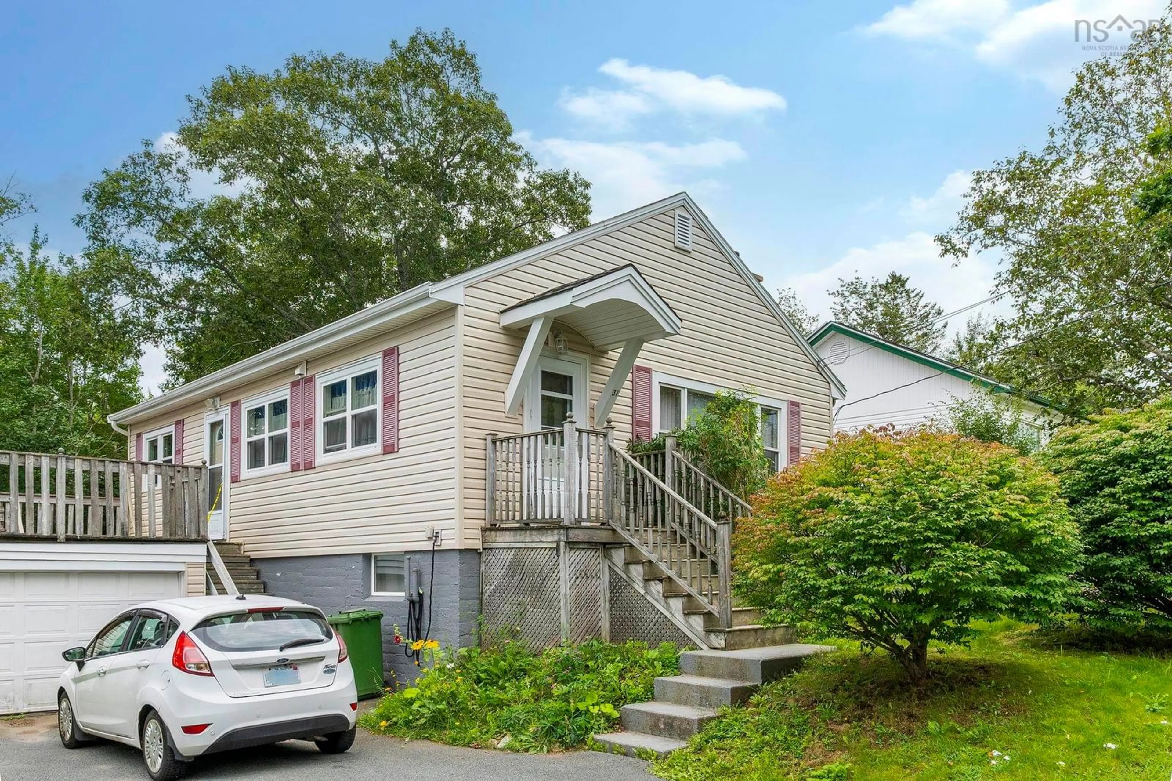 Home with vinyl exterior material, street for 31 Auburn Ave, Halifax Nova Scotia B3R 1K4