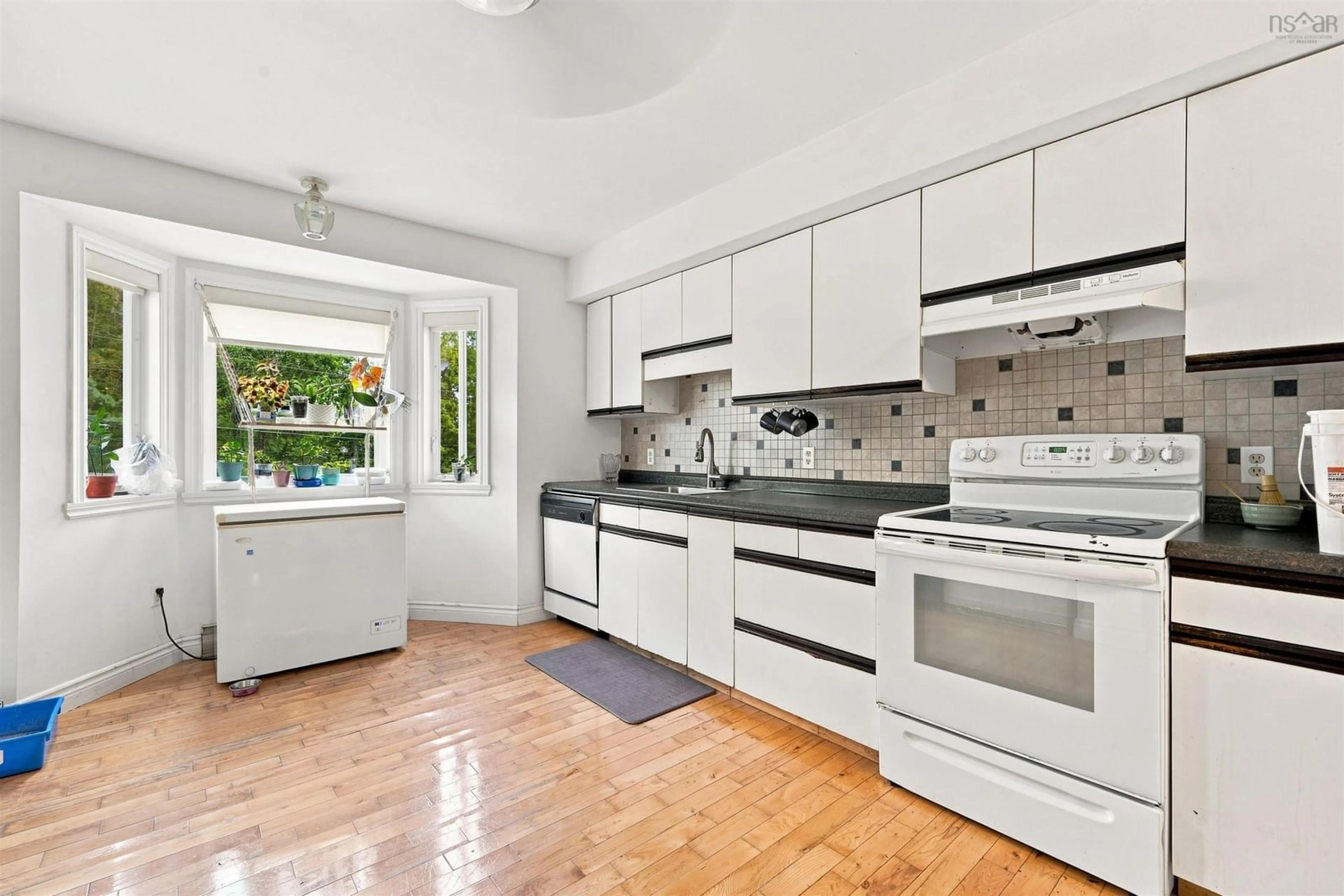Standard kitchen, ceramic/tile floor for 12 Basinview Dr, Bedford Nova Scotia B4A 3W9