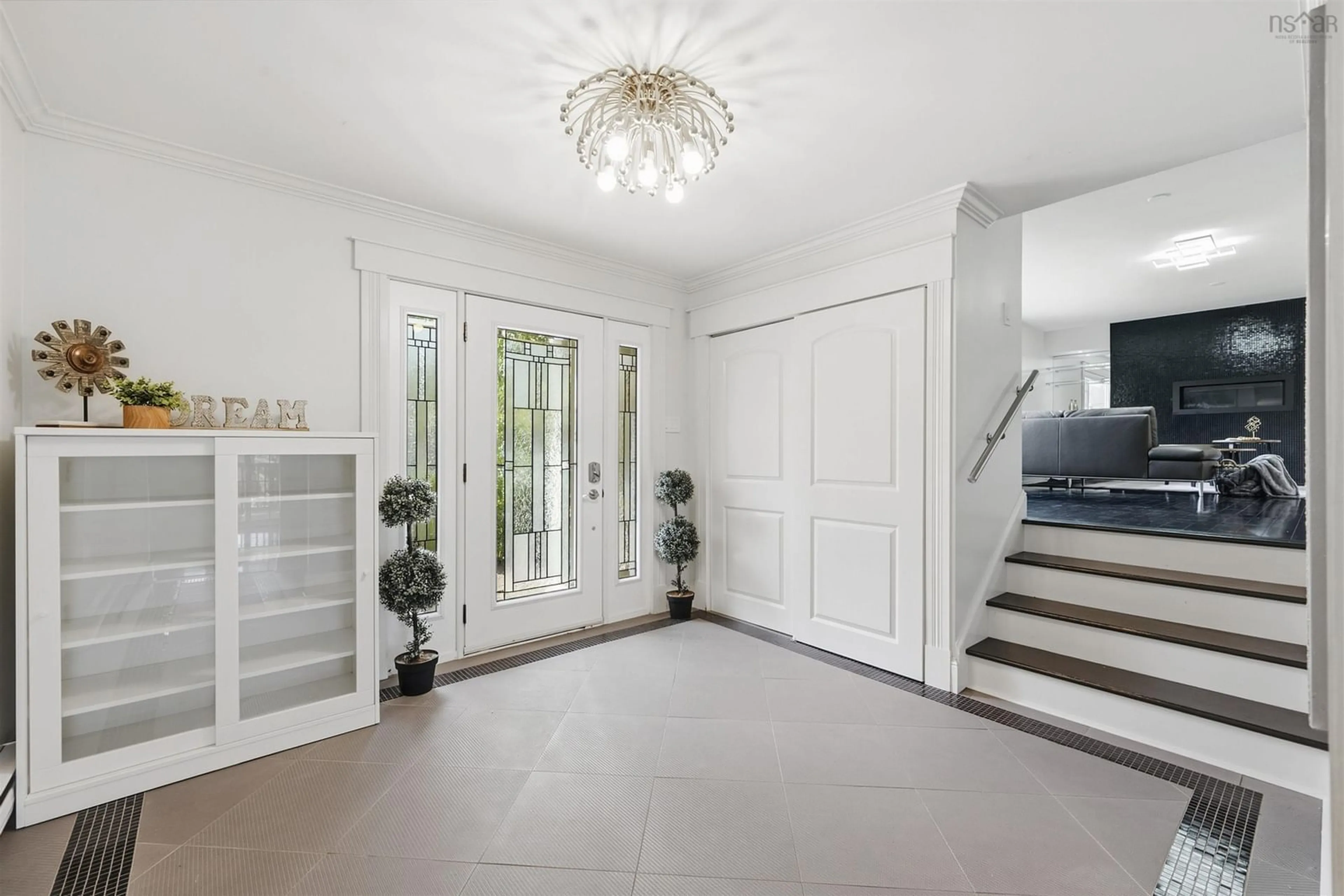 Indoor foyer for 11 Laurentian Dr, Halifax Nova Scotia B3M 3G2