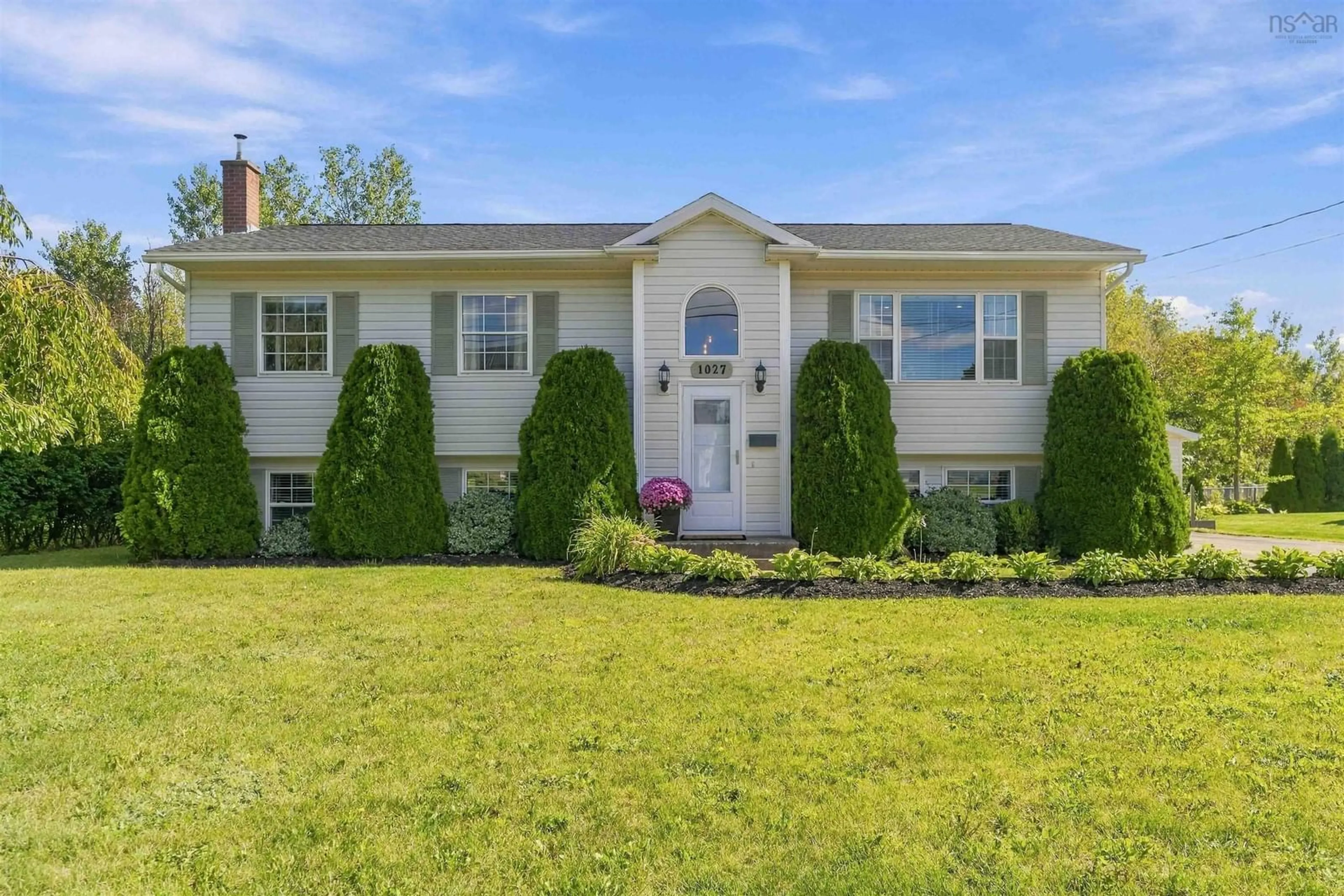 Home with vinyl exterior material, street for 1027 Club Cres, New Minas Nova Scotia B4N 5C8
