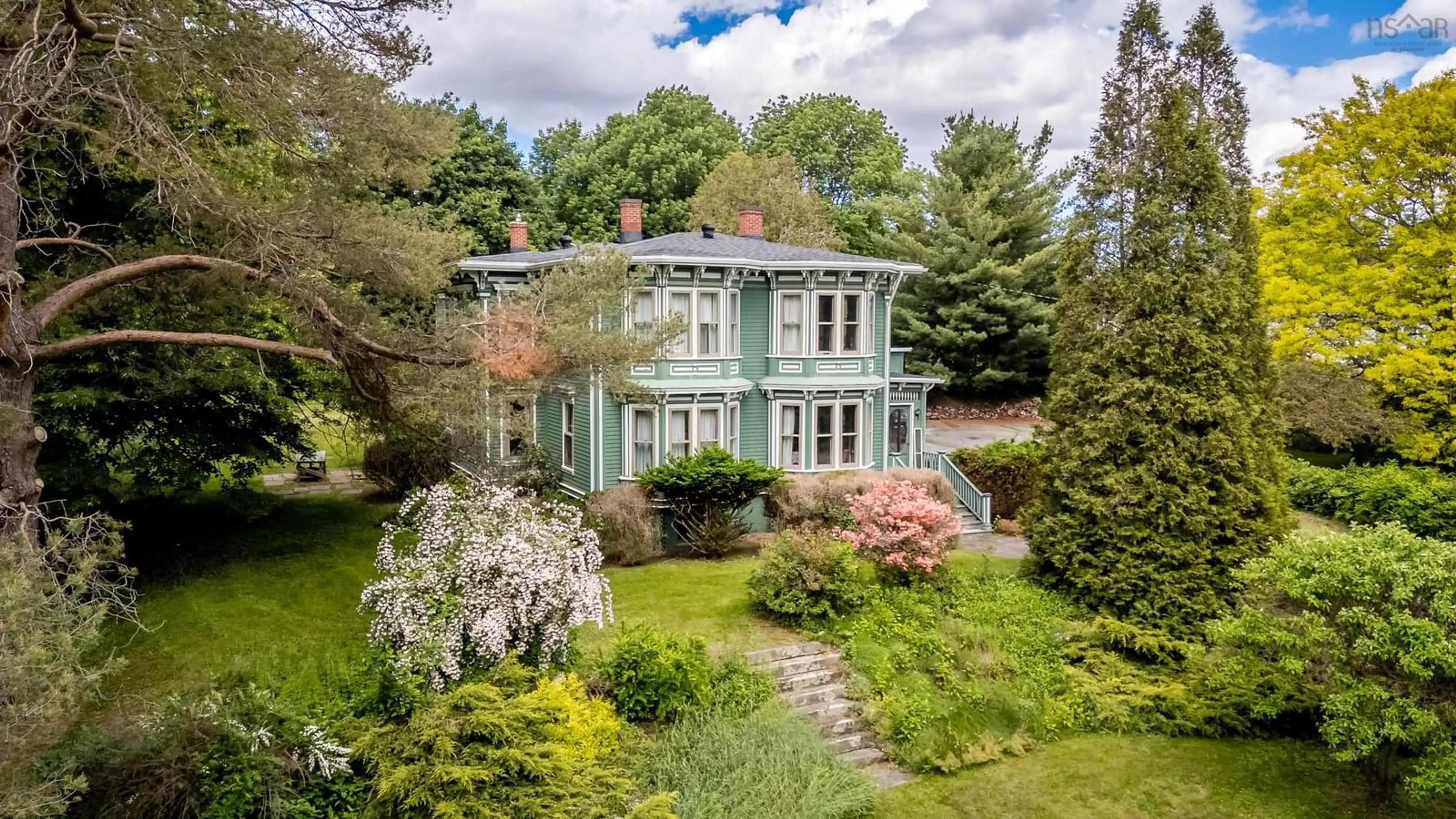 A pic from outside/outdoor area/front of a property/back of a property/a pic from drone, unknown for 1330 Belcher St, Port Williams Nova Scotia B0P 1T0