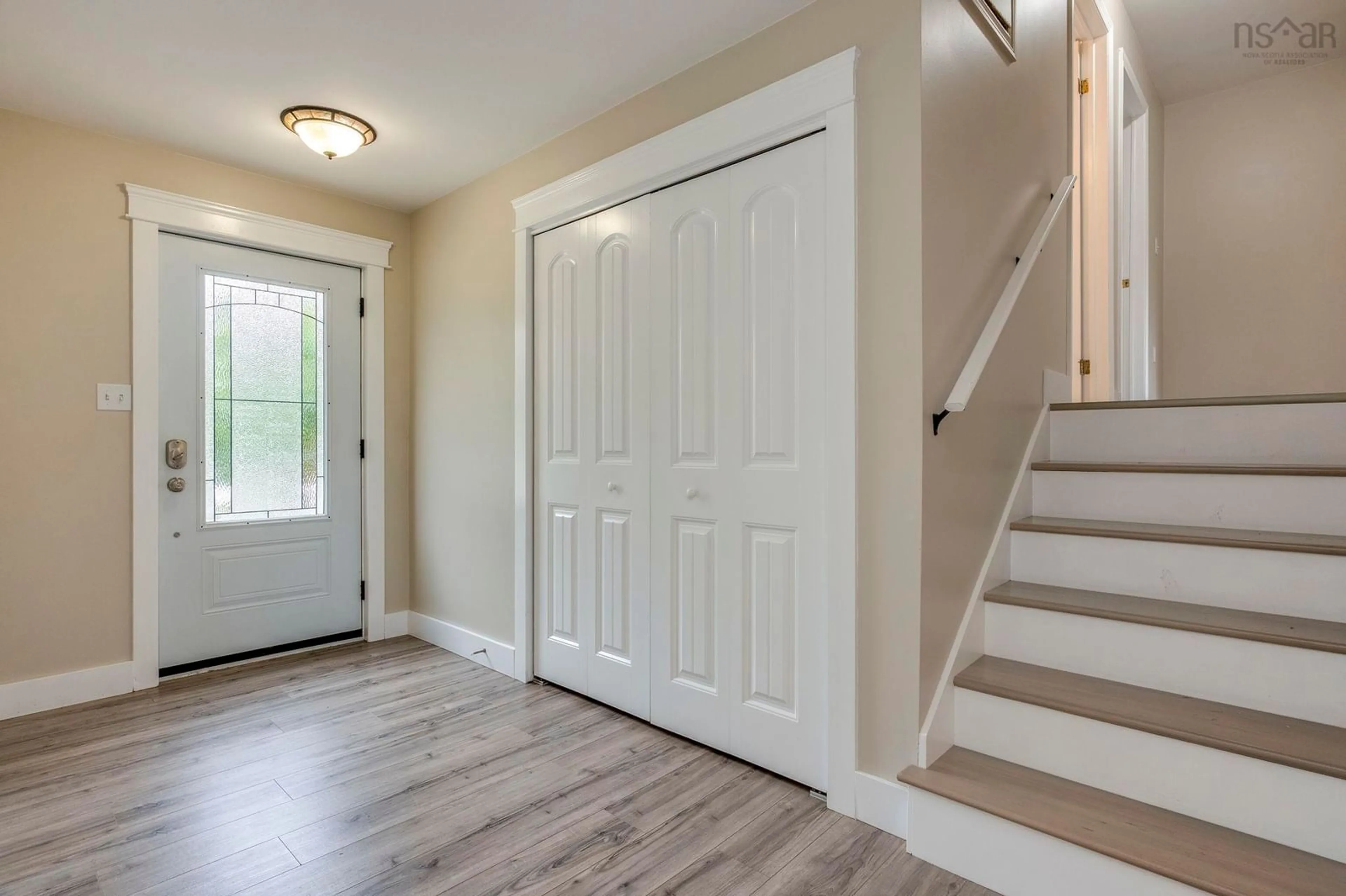 Indoor entryway for 106 Geiger Dr, Wilmot Nova Scotia B0P 1R0