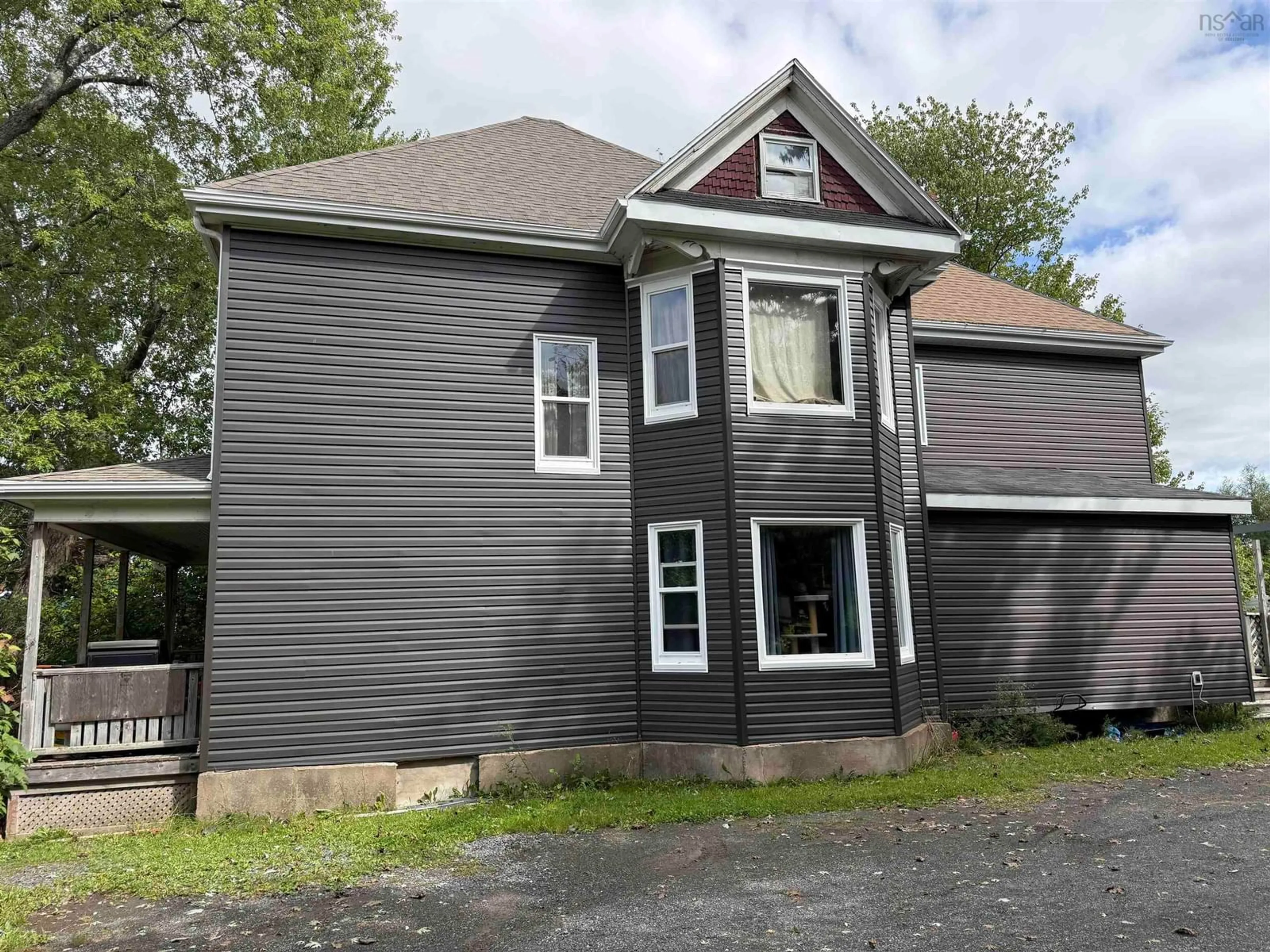 Home with vinyl exterior material, building for 11 Emmanuel St, Stellarton Nova Scotia B0K 1S0