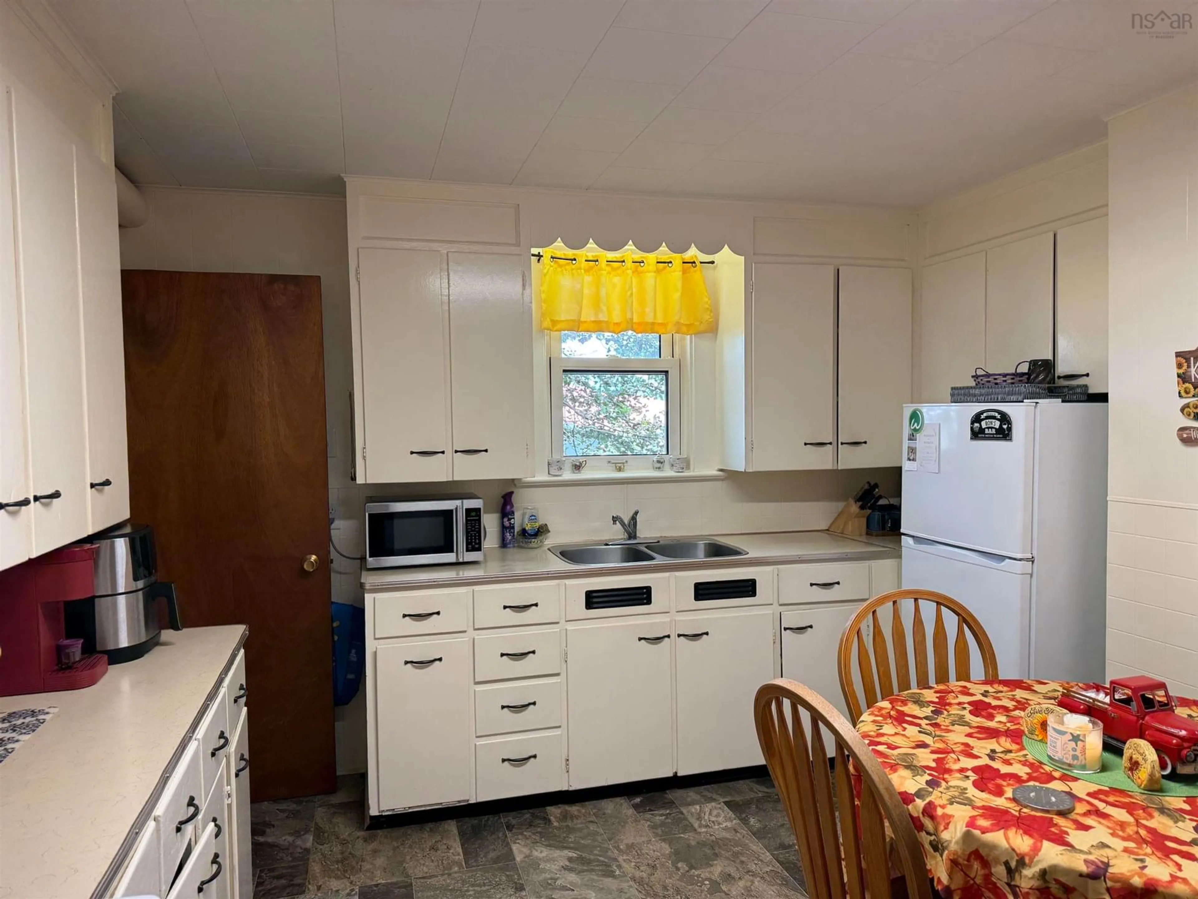 Standard kitchen, unknown for 11 Emmanuel St, Stellarton Nova Scotia B0K 1S0