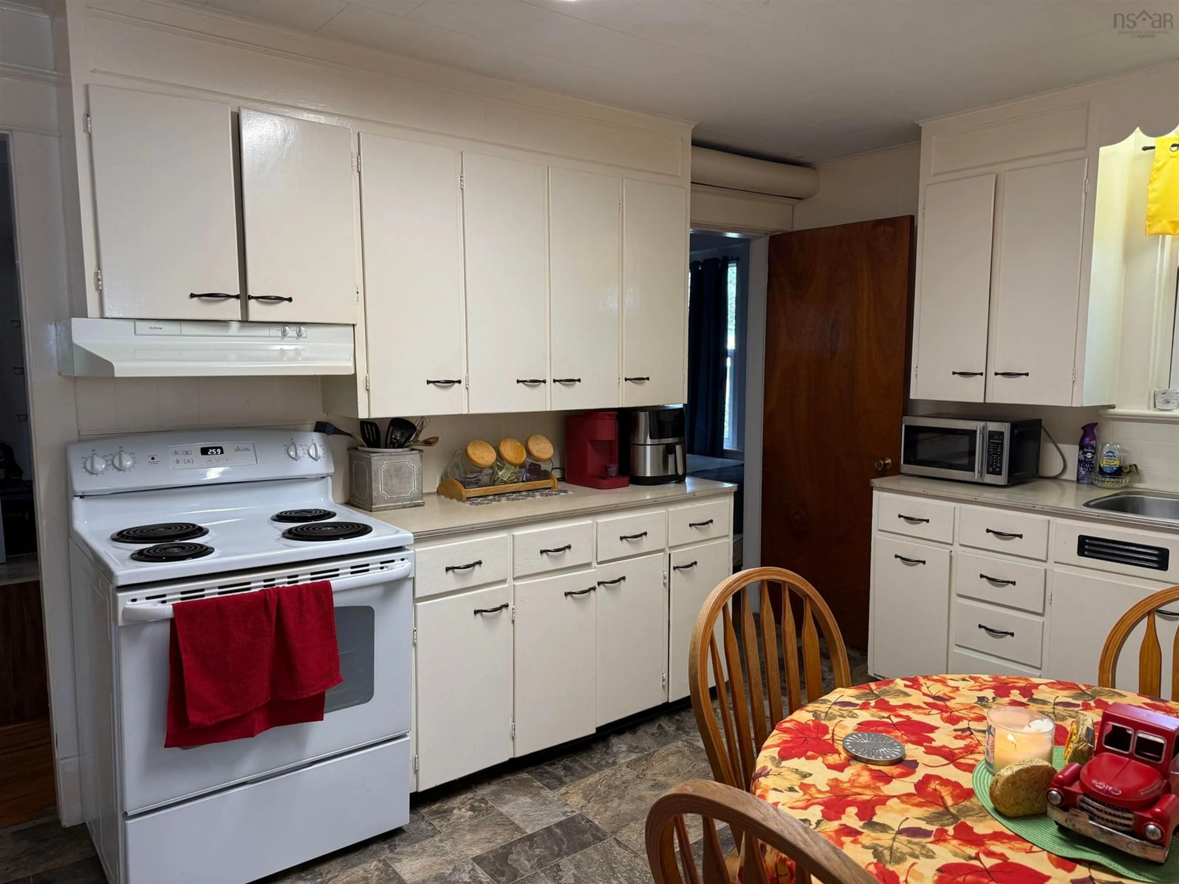 Standard kitchen, unknown for 11 Emmanuel St, Stellarton Nova Scotia B0K 1S0