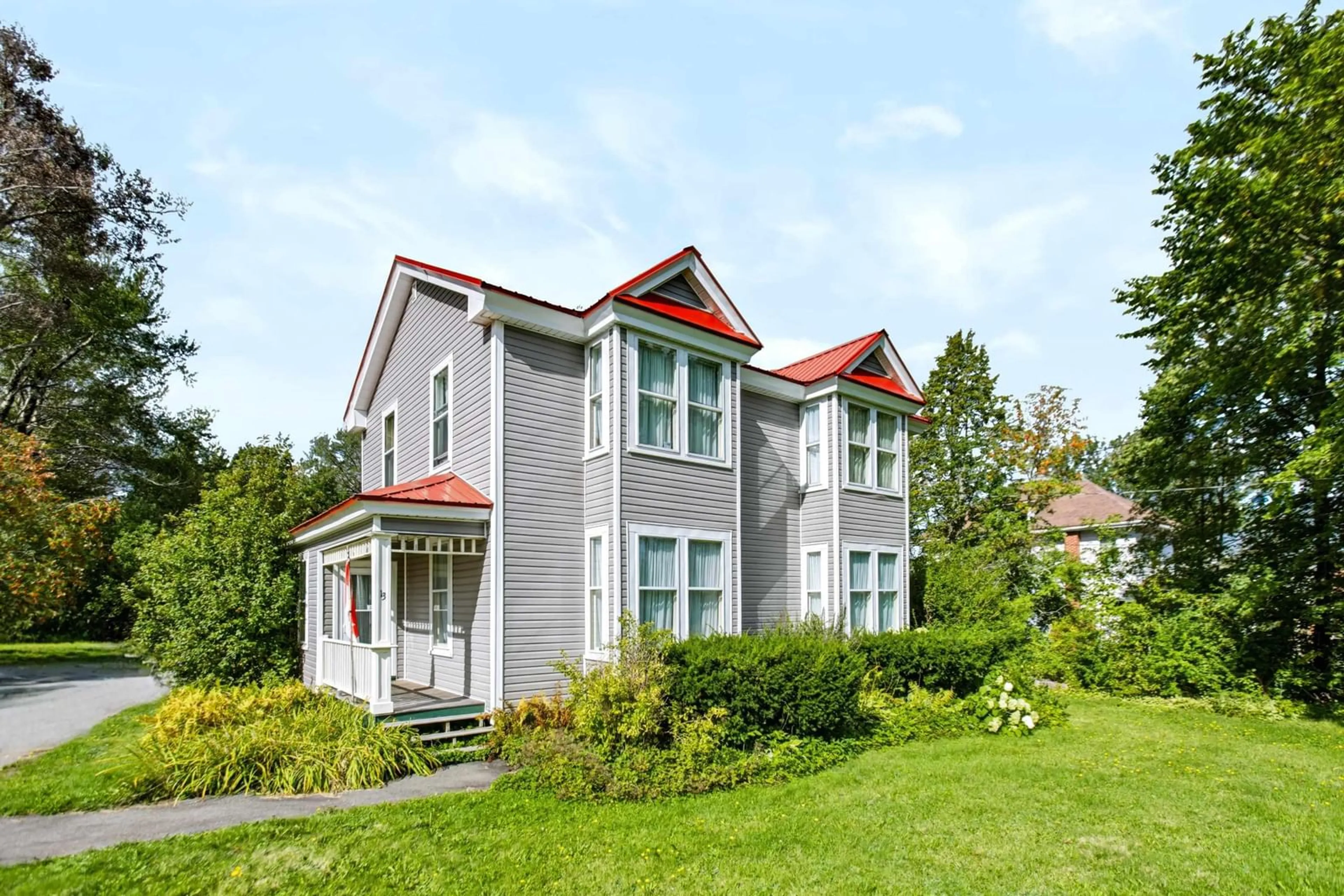 Home with vinyl exterior material, building for 13 Mcdougall St, Springhill Nova Scotia B0M 1X0