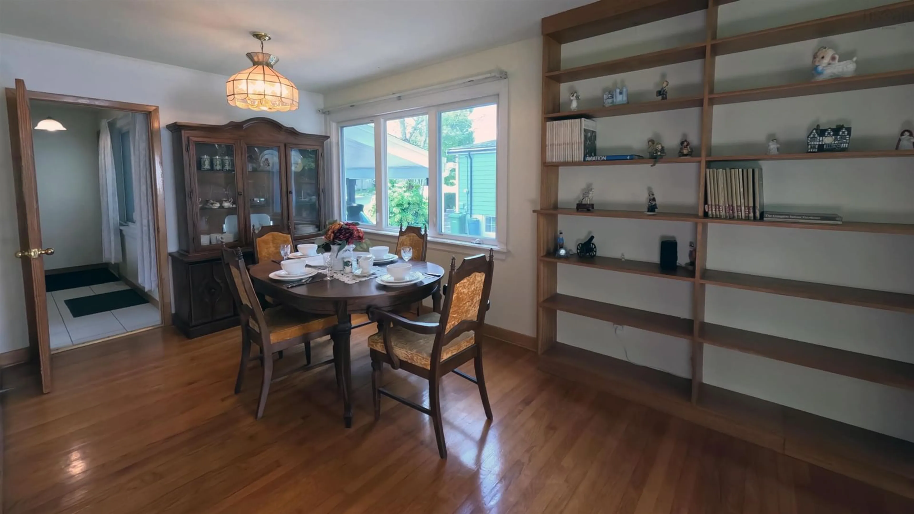 Dining room, wood/laminate floor for 17 Maple Dr, Timberlea Nova Scotia B3T 1C2
