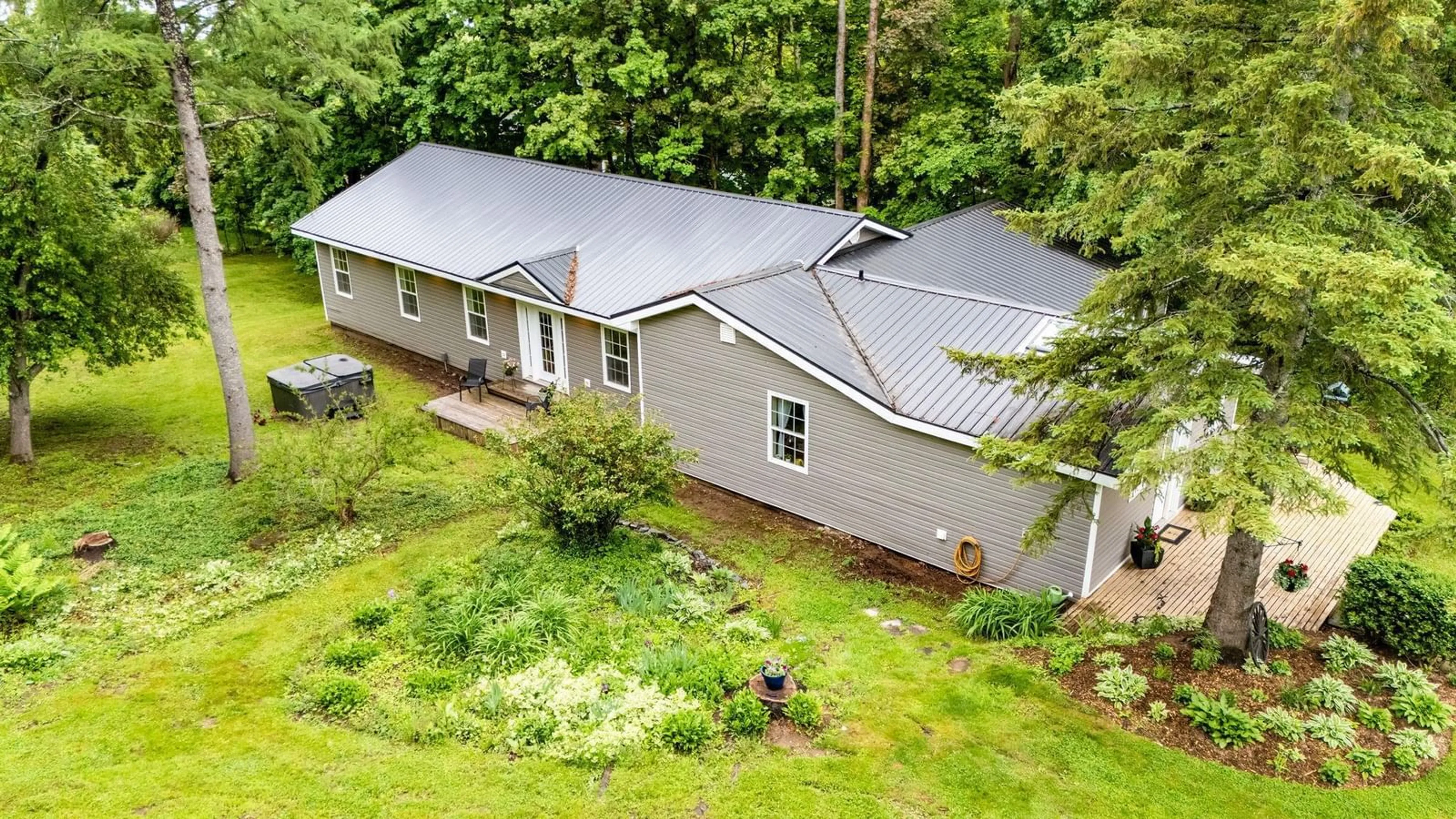 A pic from outside/outdoor area/front of a property/back of a property/a pic from drone, unknown for 33 Grange St, Pictou Nova Scotia B0K 1H0