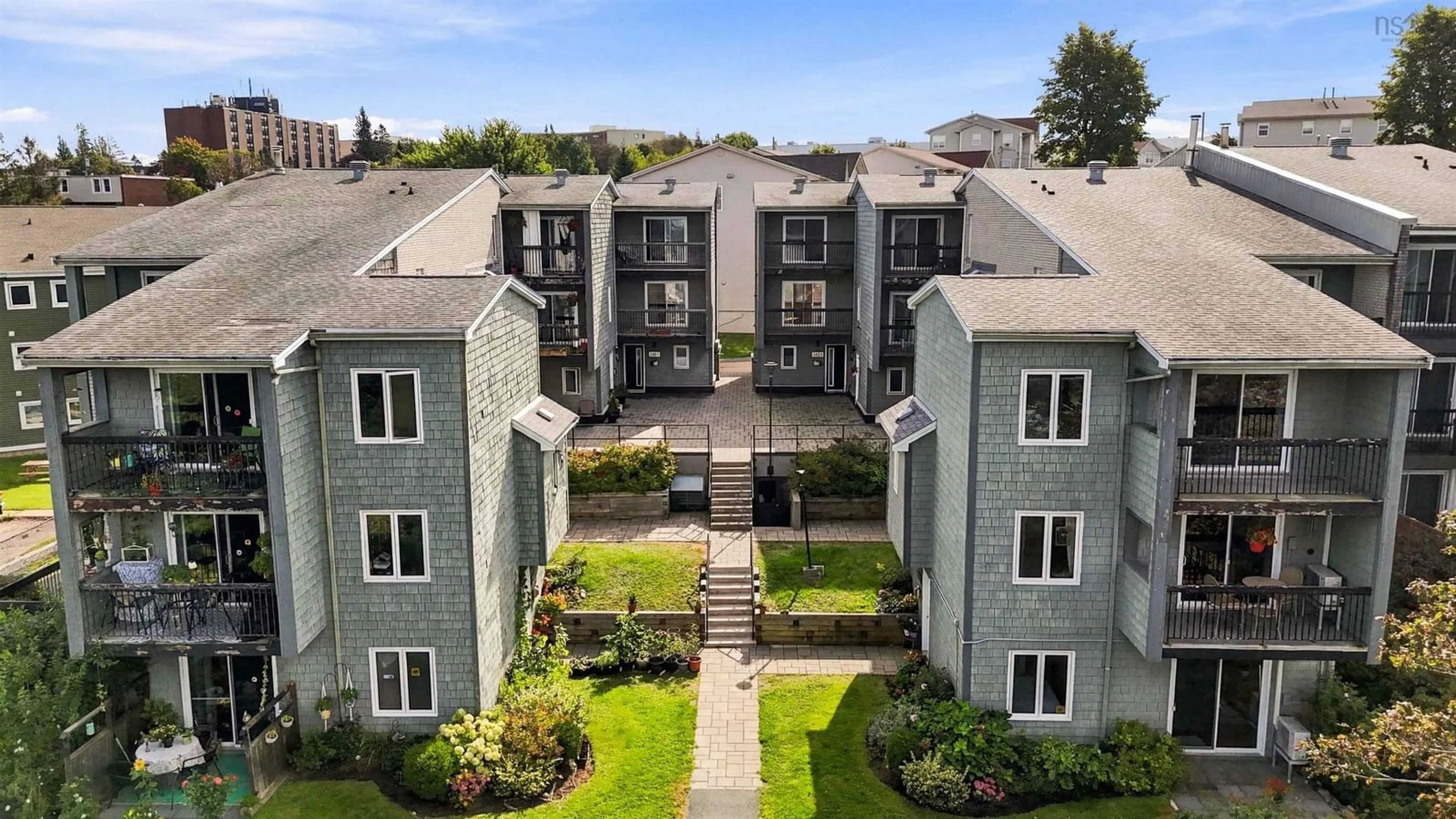 A pic from outside/outdoor area/front of a property/back of a property/a pic from drone, unknown for 5817 Gainsborough Pl, Halifax Nova Scotia B3K 5S1