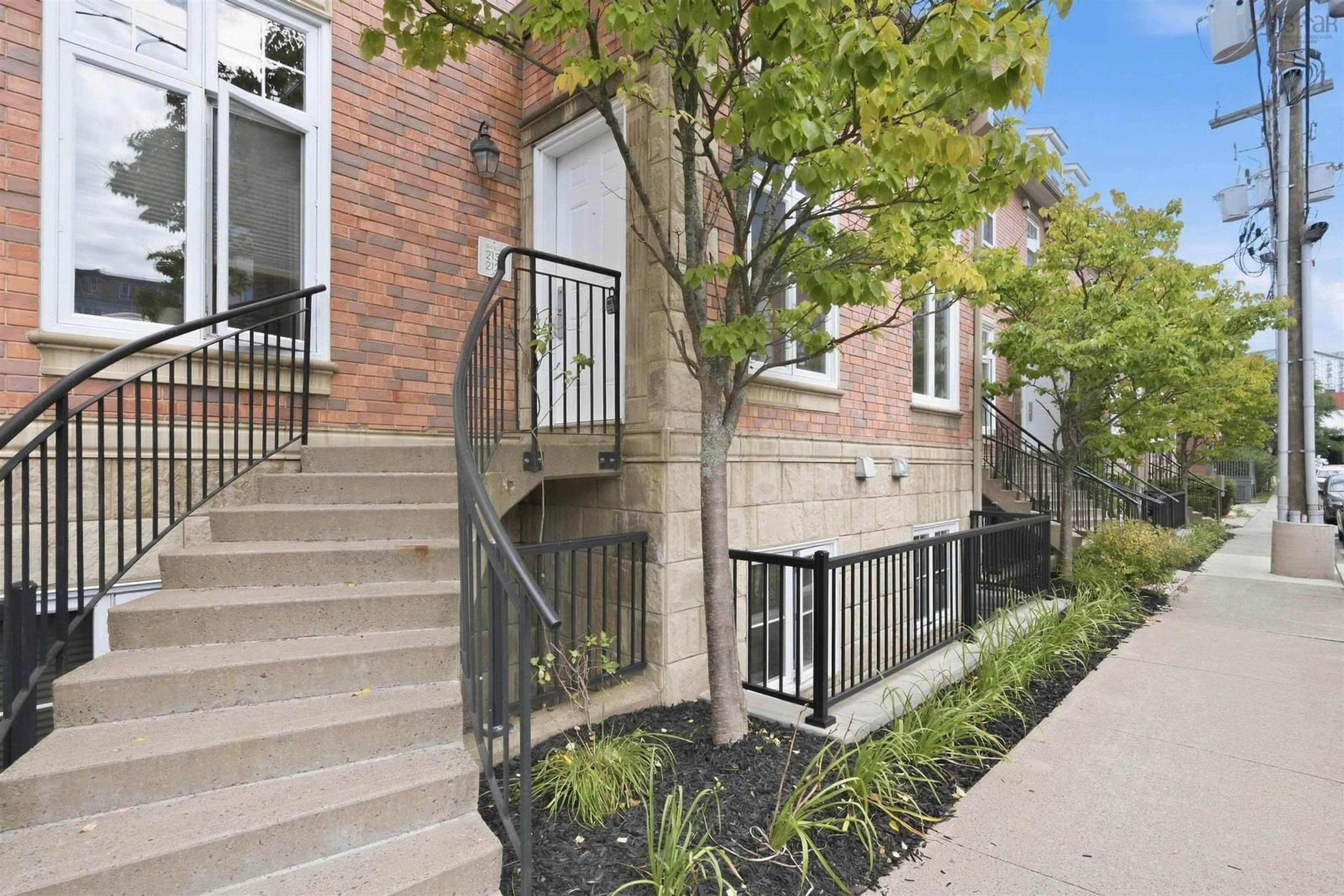 Unknown for 2131 Maitland St, Halifax Nova Scotia B3K 2Z8