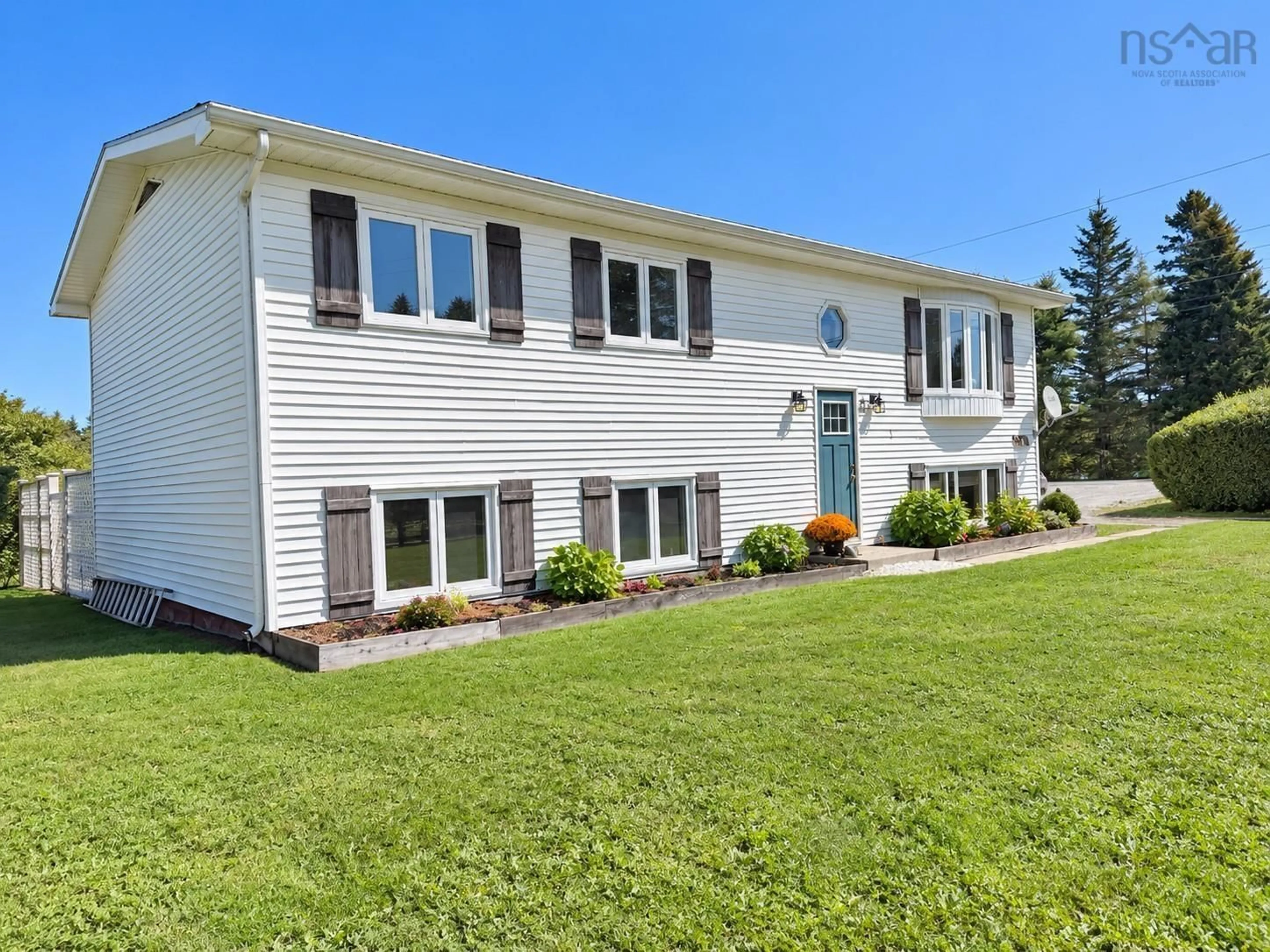 Home with vinyl exterior material, unknown for 37 Bay Side Dr, Barrington Nova Scotia B0W 1E0