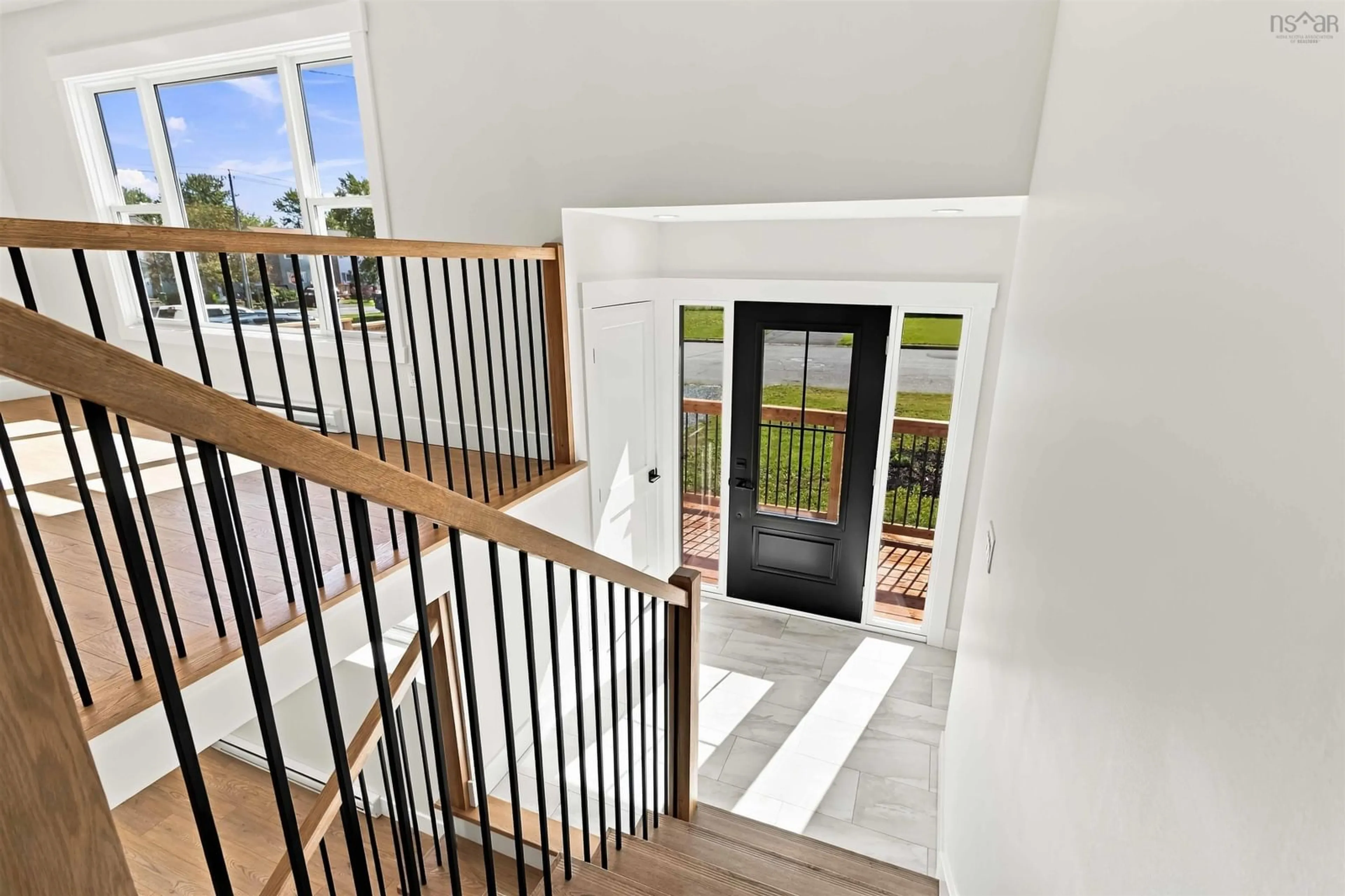 Indoor entryway for 98 Fieldwood Cir, Cole Harbour Nova Scotia B2W 4S5