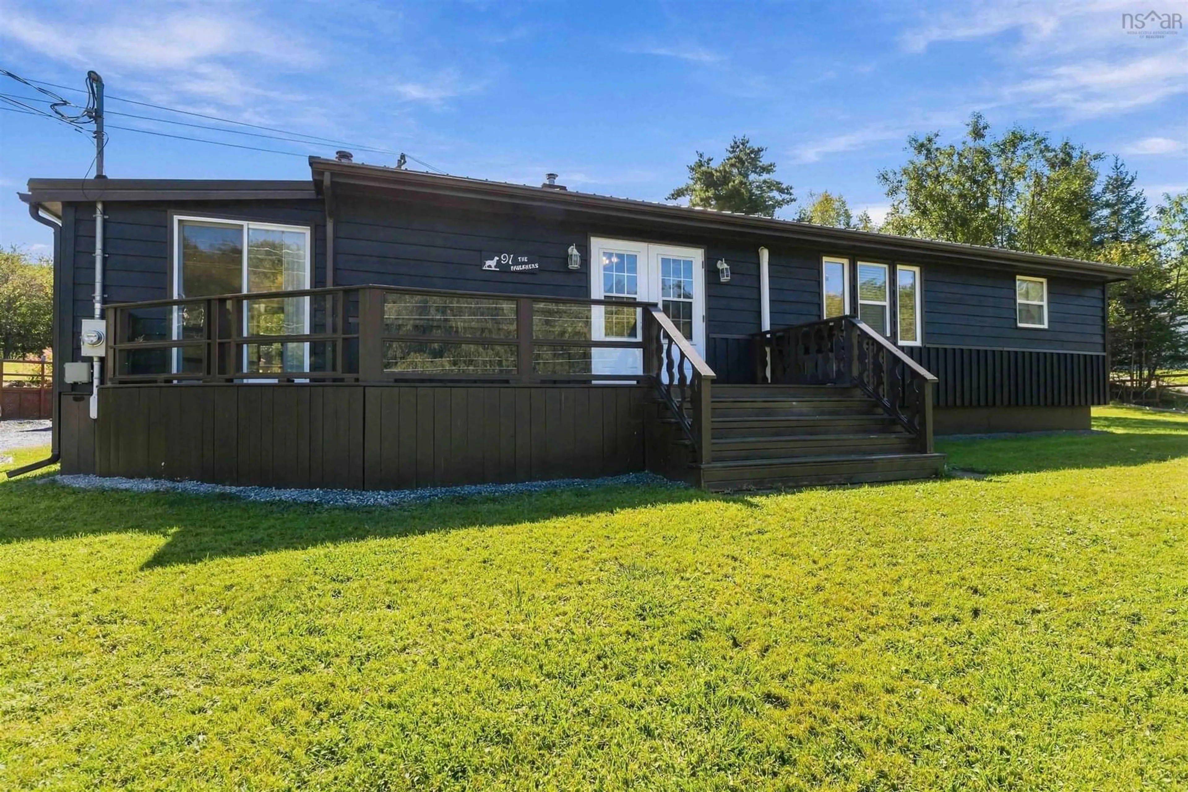 Home with vinyl exterior material, unknown for 91 Willow St, Hants Border Nova Scotia B0P 1P0