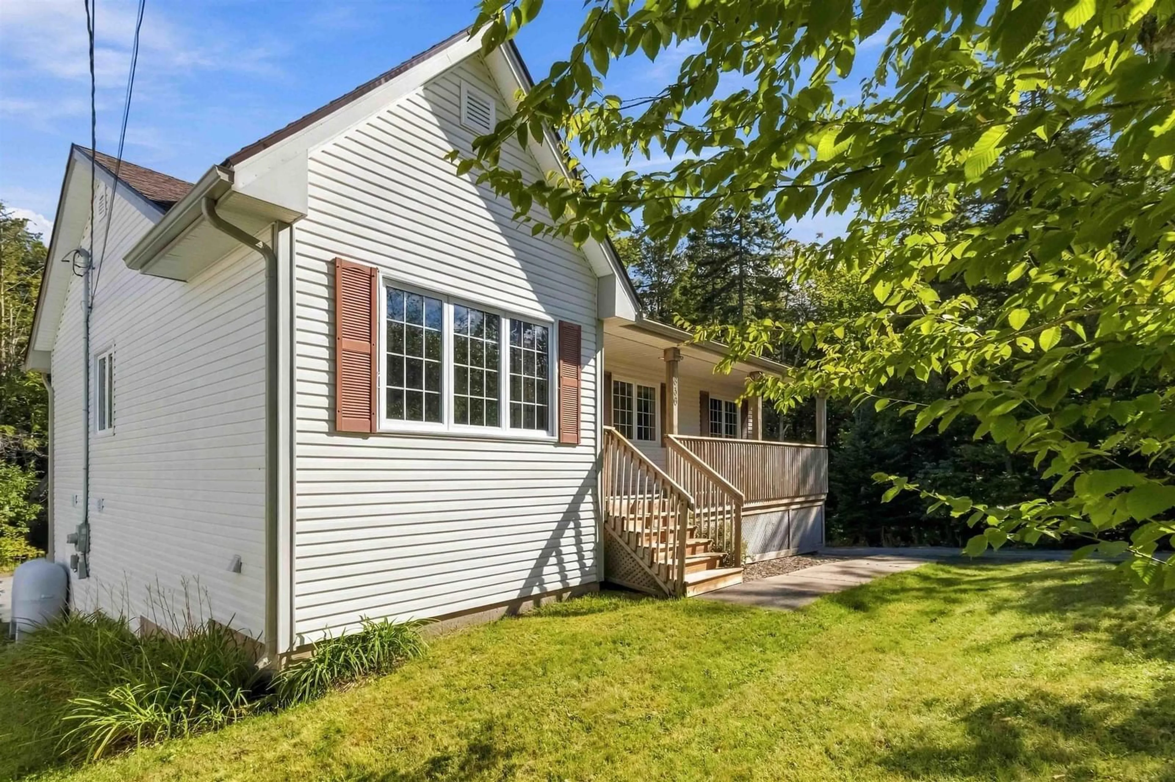 Home with vinyl exterior material, street for 836 Lakeview Ave, Middle Sackville Nova Scotia B4E 3J8