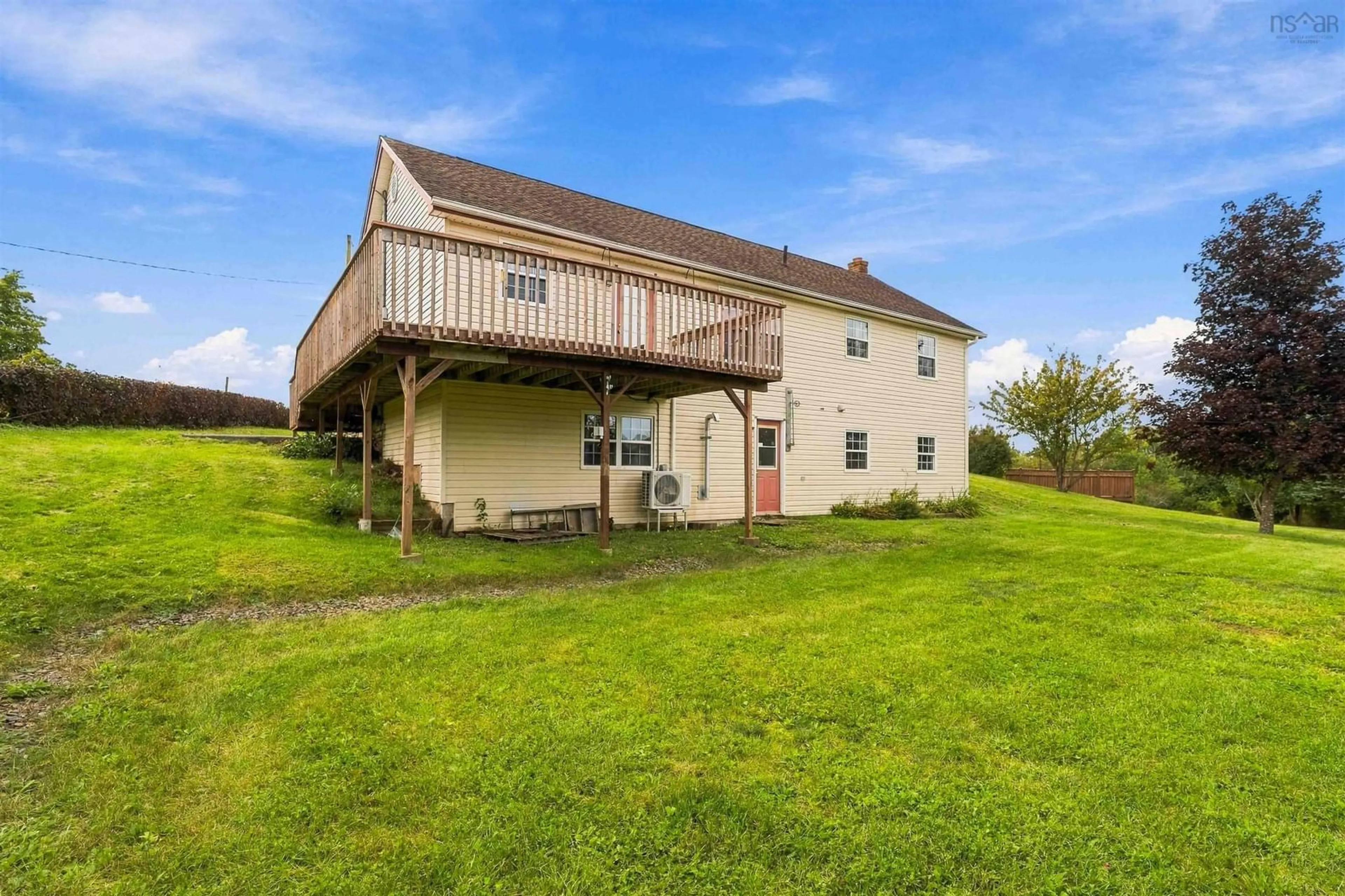 A pic from outside/outdoor area/front of a property/back of a property/a pic from drone, building for 20 Chelsea Crt, Falmouth Nova Scotia B0P 1P0