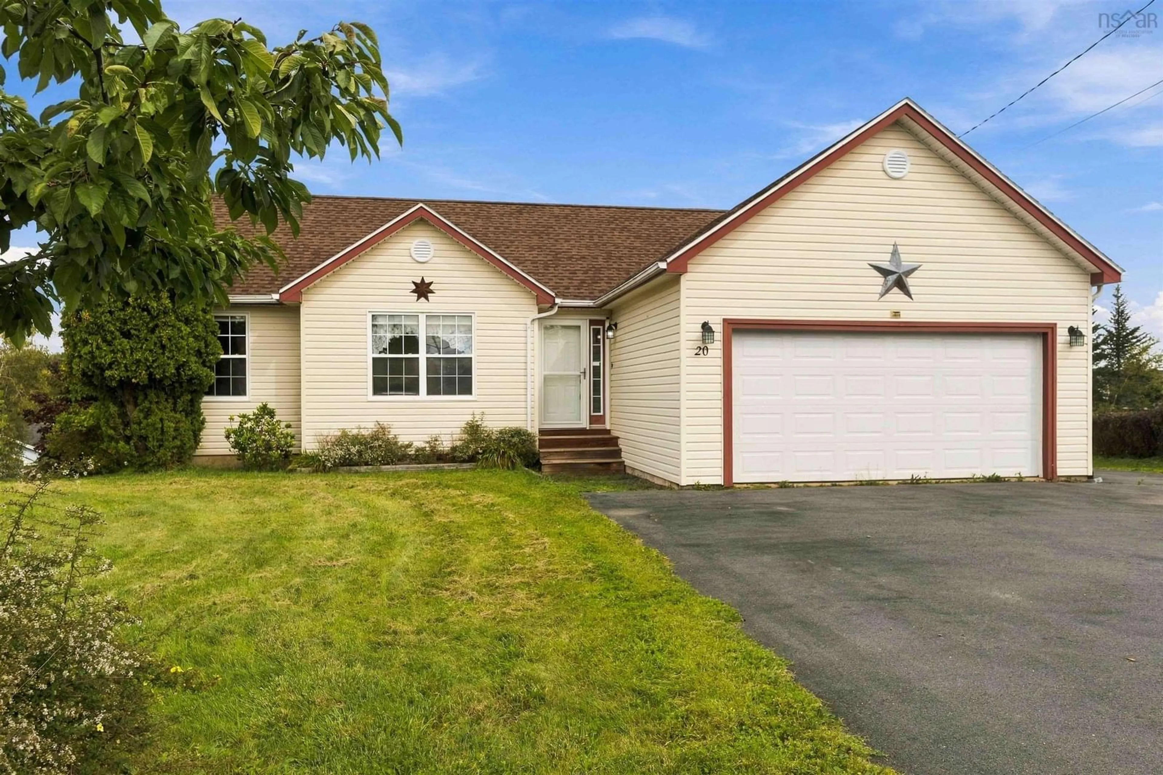 Home with vinyl exterior material, street for 20 Chelsea Crt, Falmouth Nova Scotia B0P 1P0