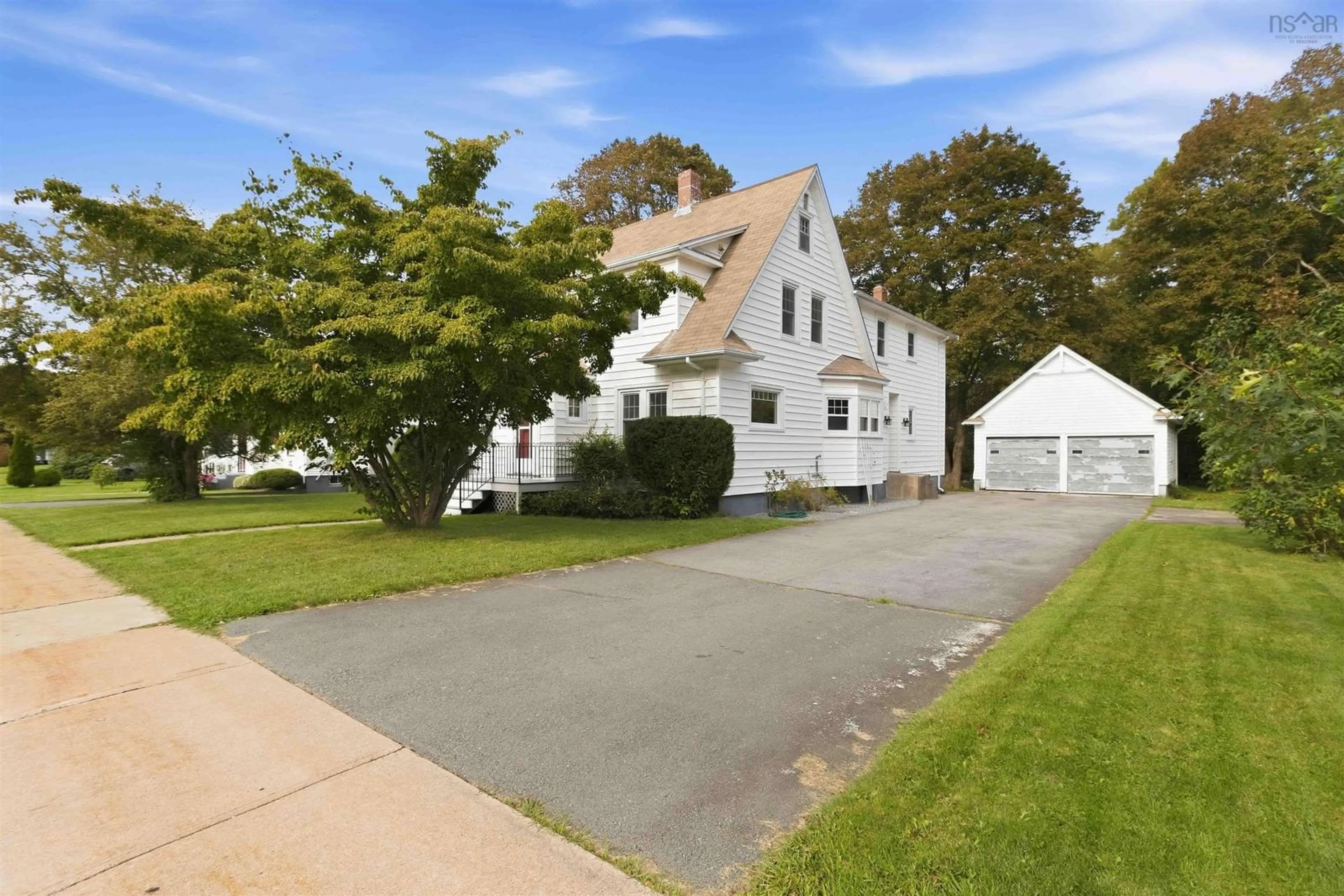 A pic from outside/outdoor area/front of a property/back of a property/a pic from drone, street for 43 Park St, Liverpool Nova Scotia B0T 1K0
