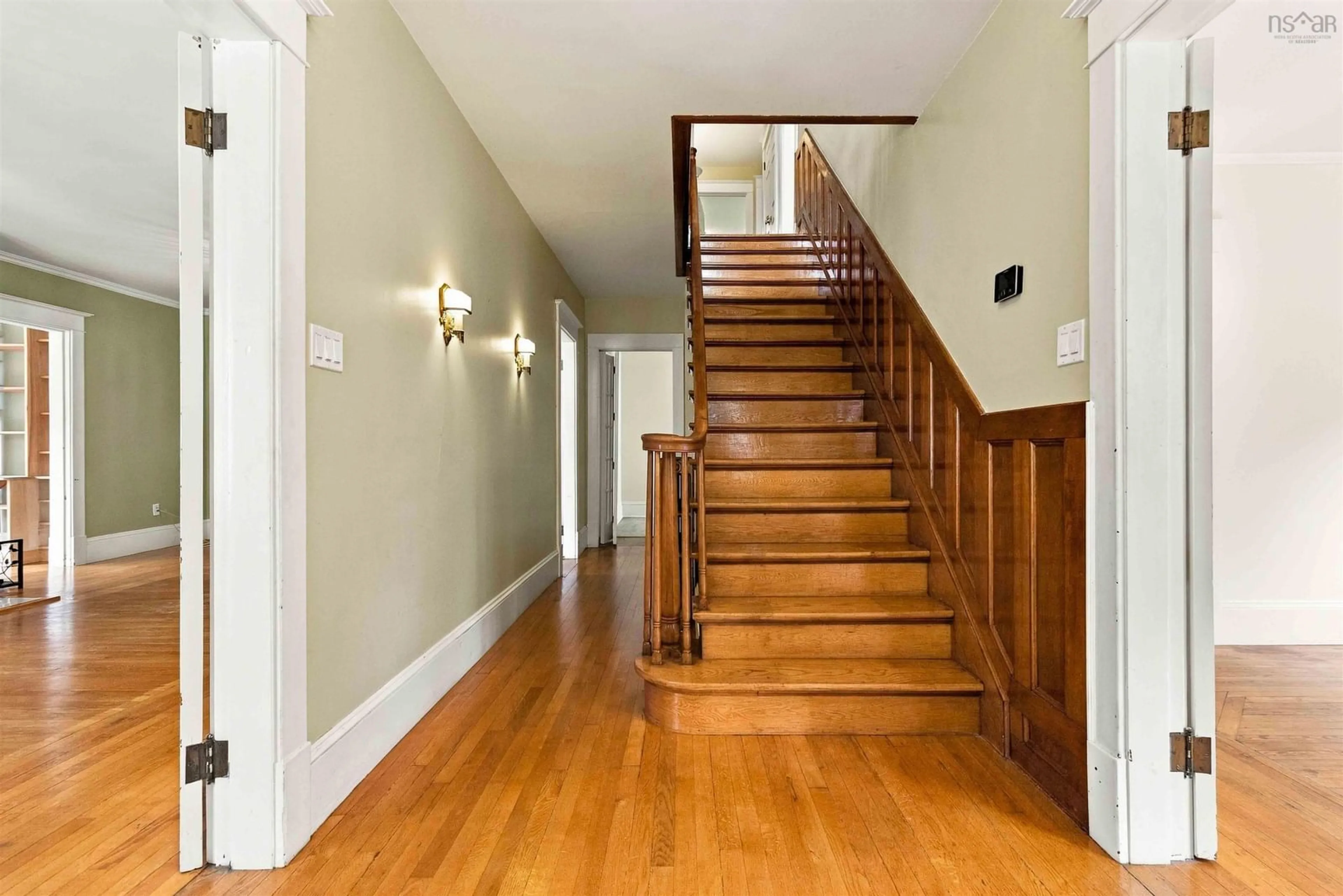 Indoor foyer for 43 Park St, Liverpool Nova Scotia B0T 1K0