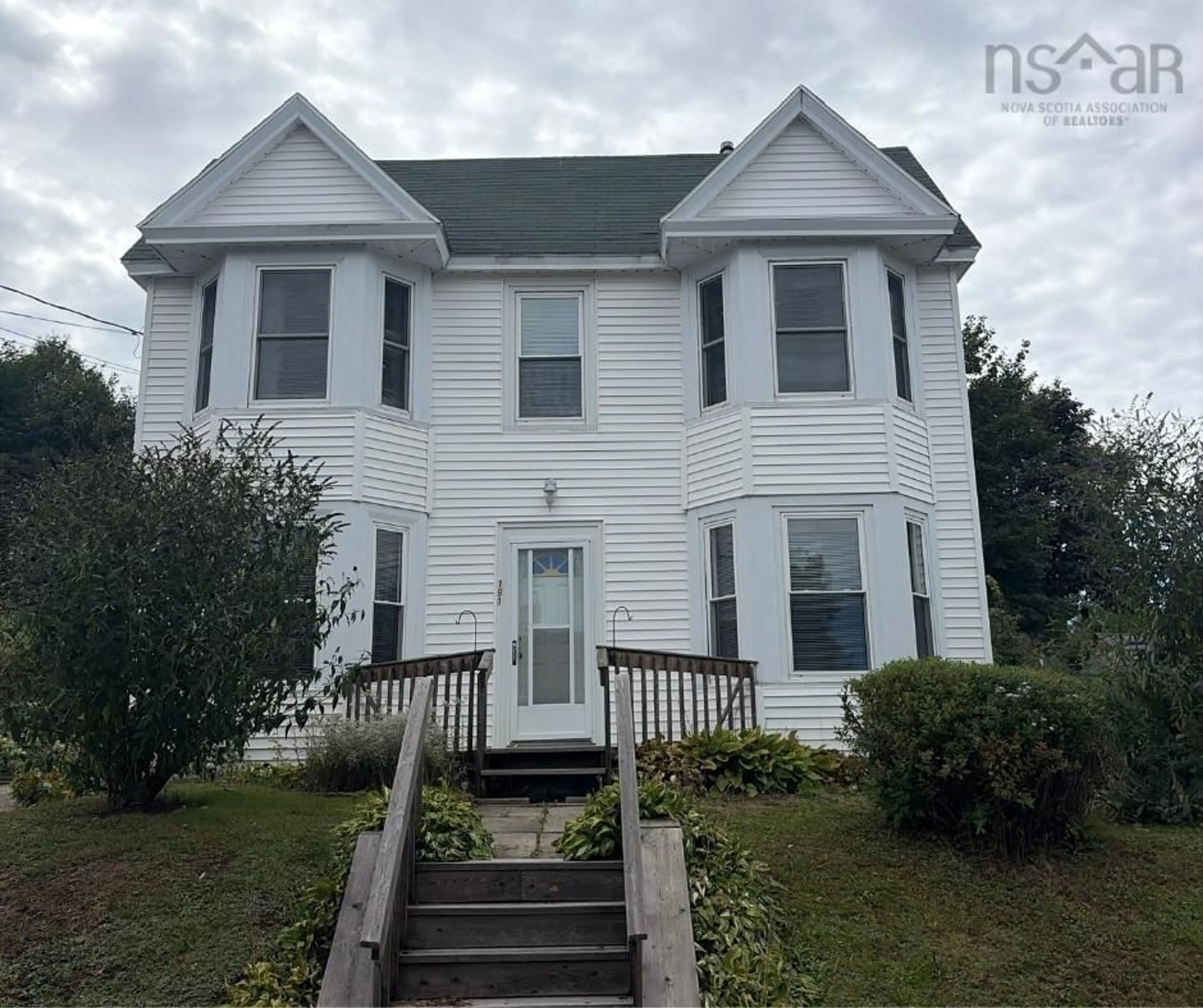 Home with vinyl exterior material, building for 191 Second Ave, Digby Nova Scotia B0V 1A0