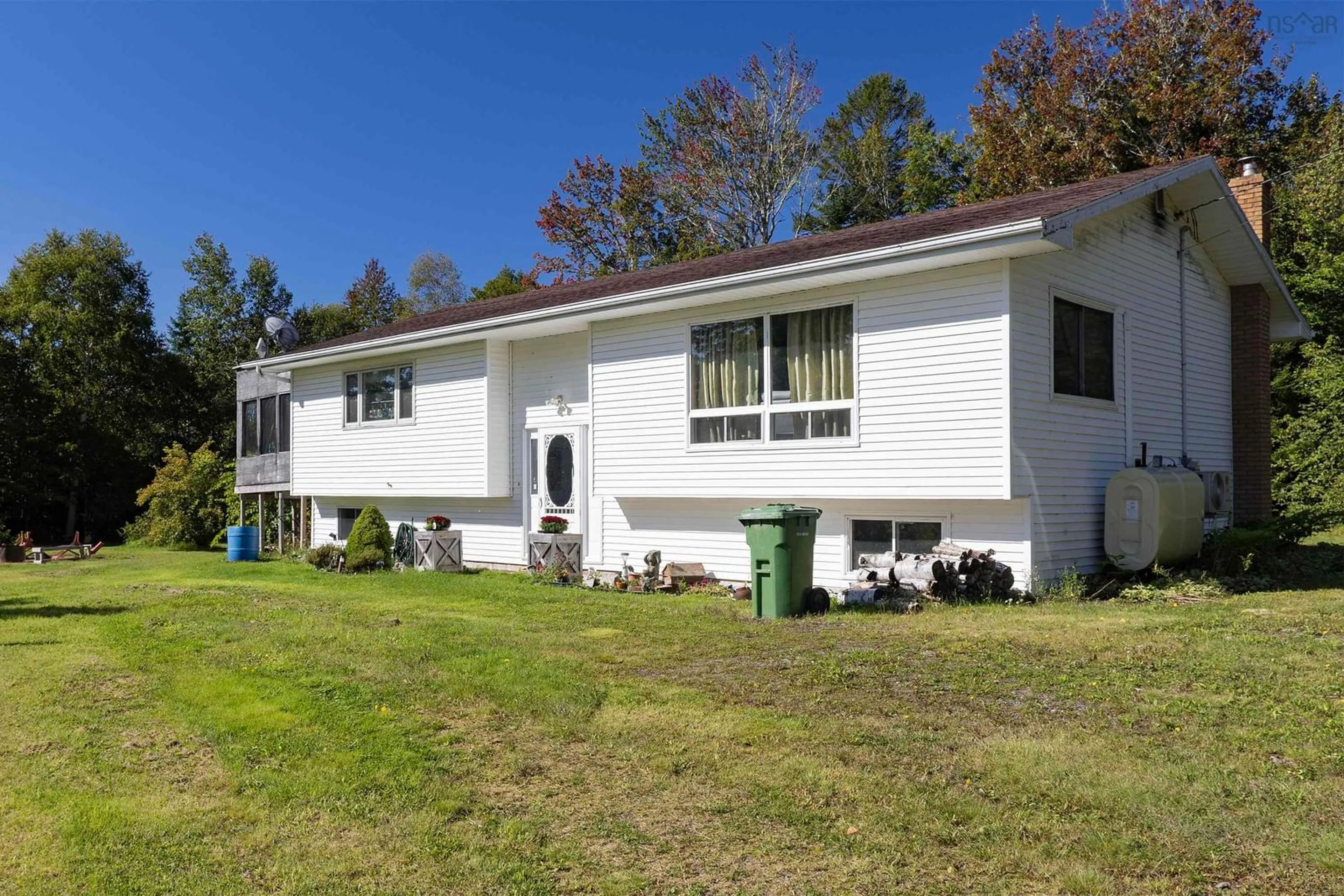 Home with vinyl exterior material, unknown for 429 New Brittain Rd, Five Islands Nova Scotia B0M 1K0