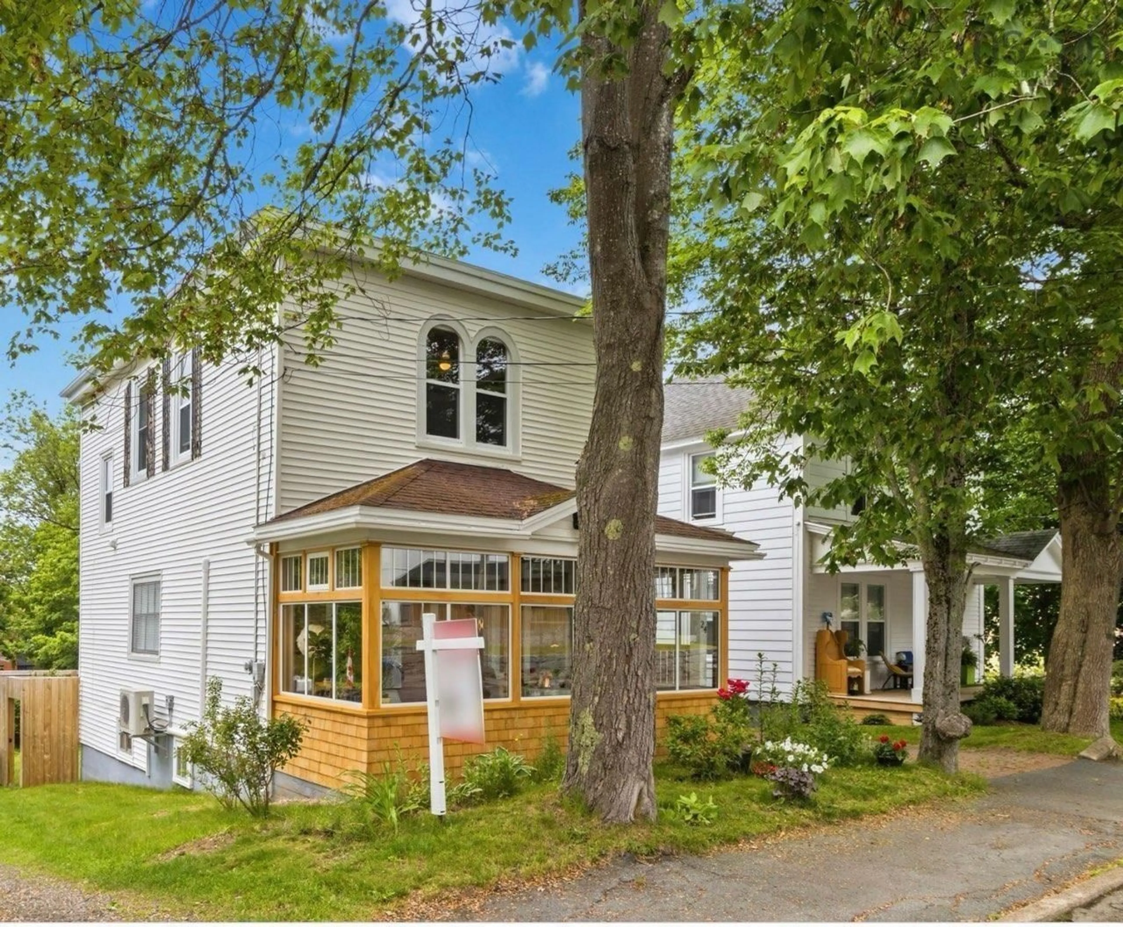 Home with vinyl exterior material, street for 24 Queen St, Bridgewater Nova Scotia B4V 1P1