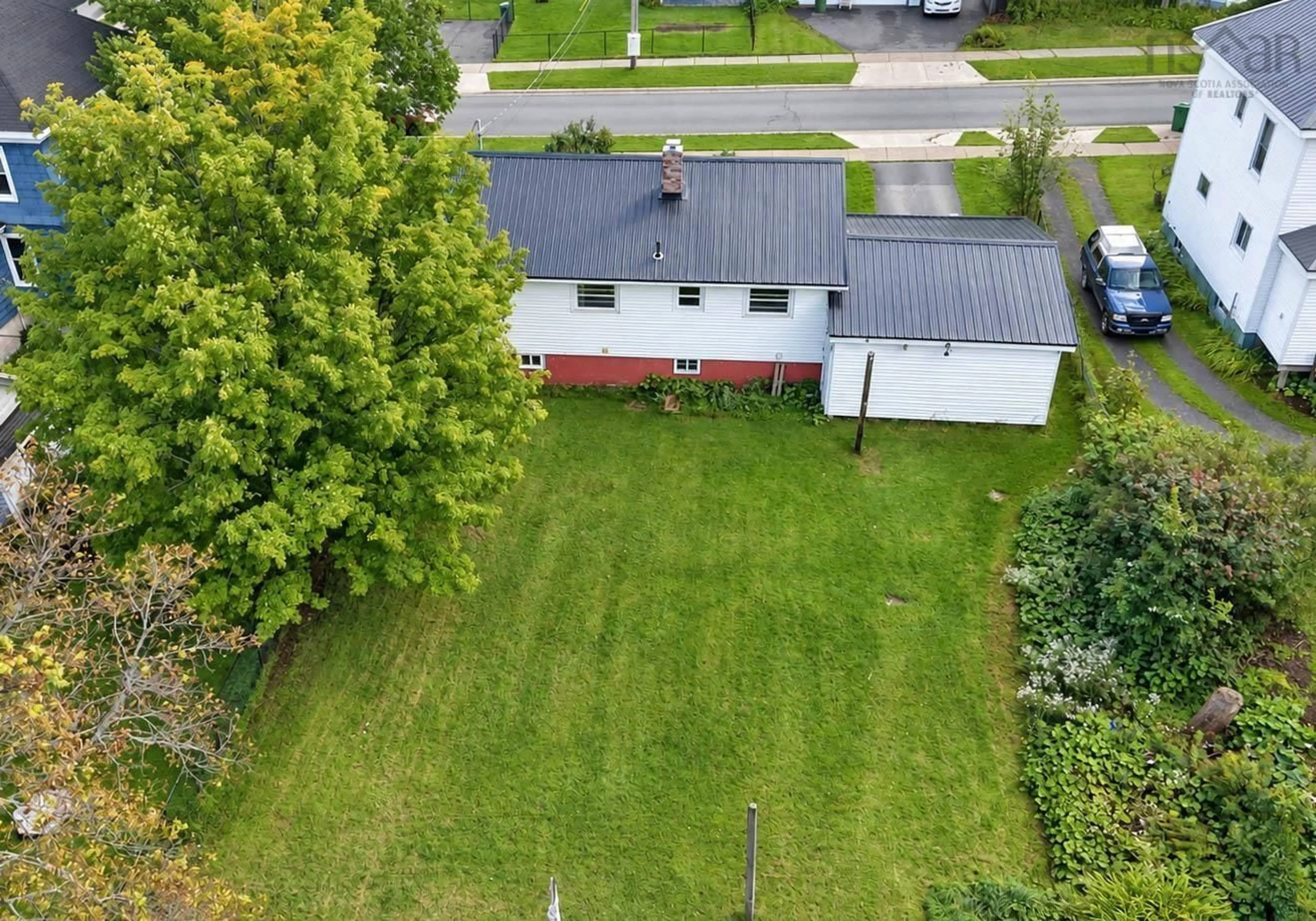 A pic from outside/outdoor area/front of a property/back of a property/a pic from drone, street for 110 Park St, Stellarton Nova Scotia B0K 1S0