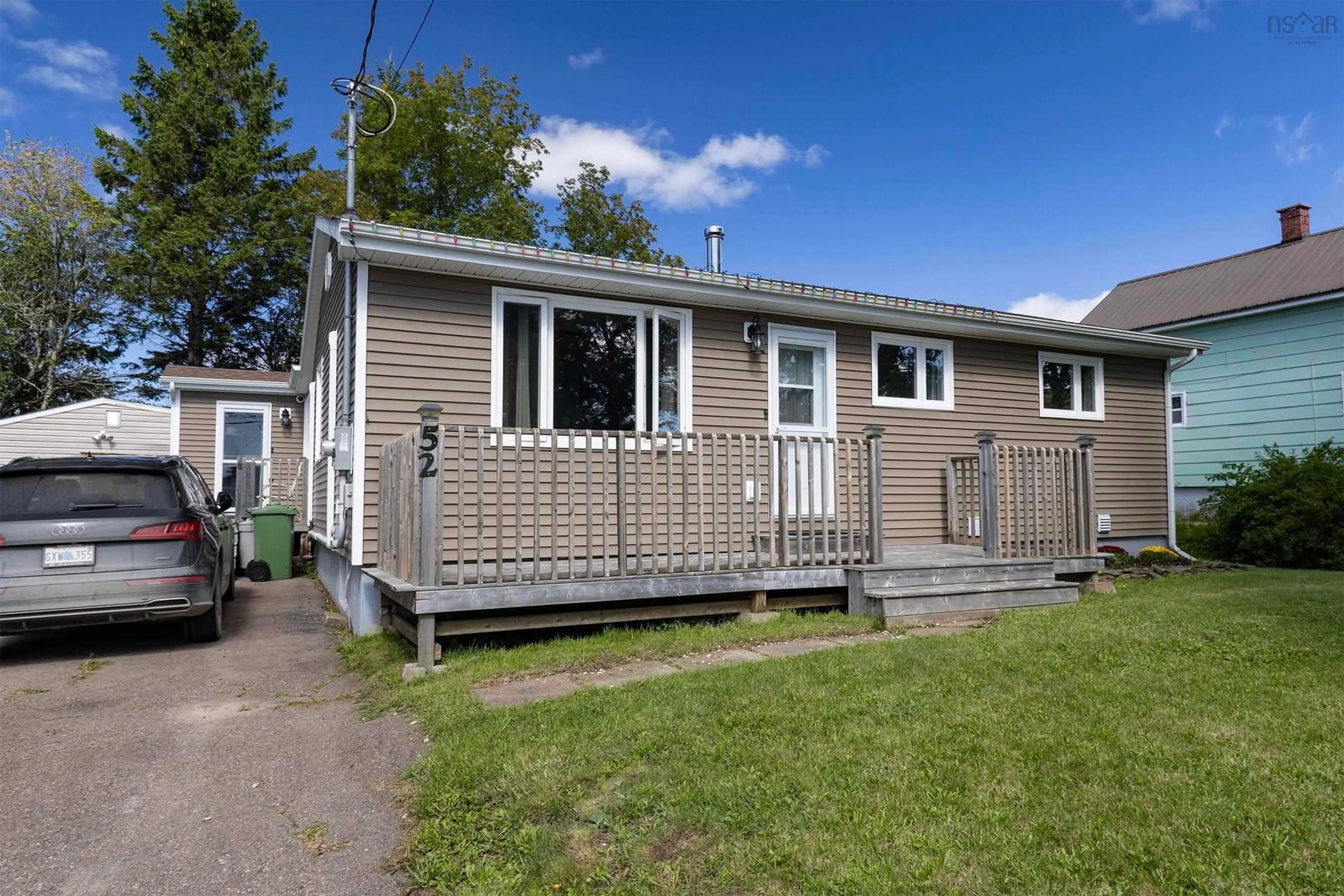 Home with vinyl exterior material, street for 52 Queen St, Springhill Nova Scotia B0M 1X0