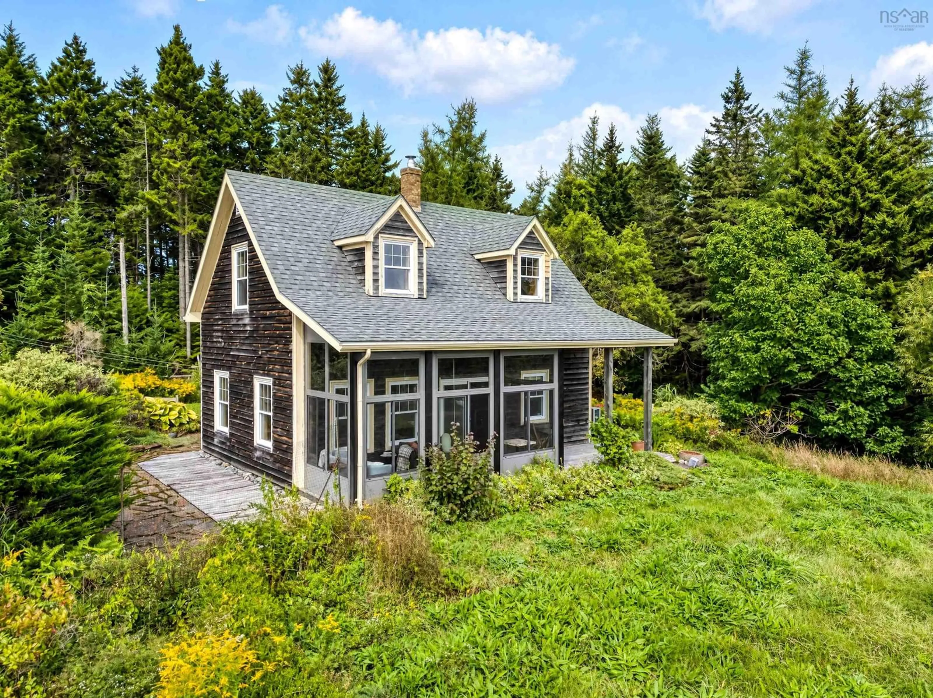 Home with vinyl exterior material, unknown for 1690 New Cumberland Rd, Pleasantville Nova Scotia B0R 1G0