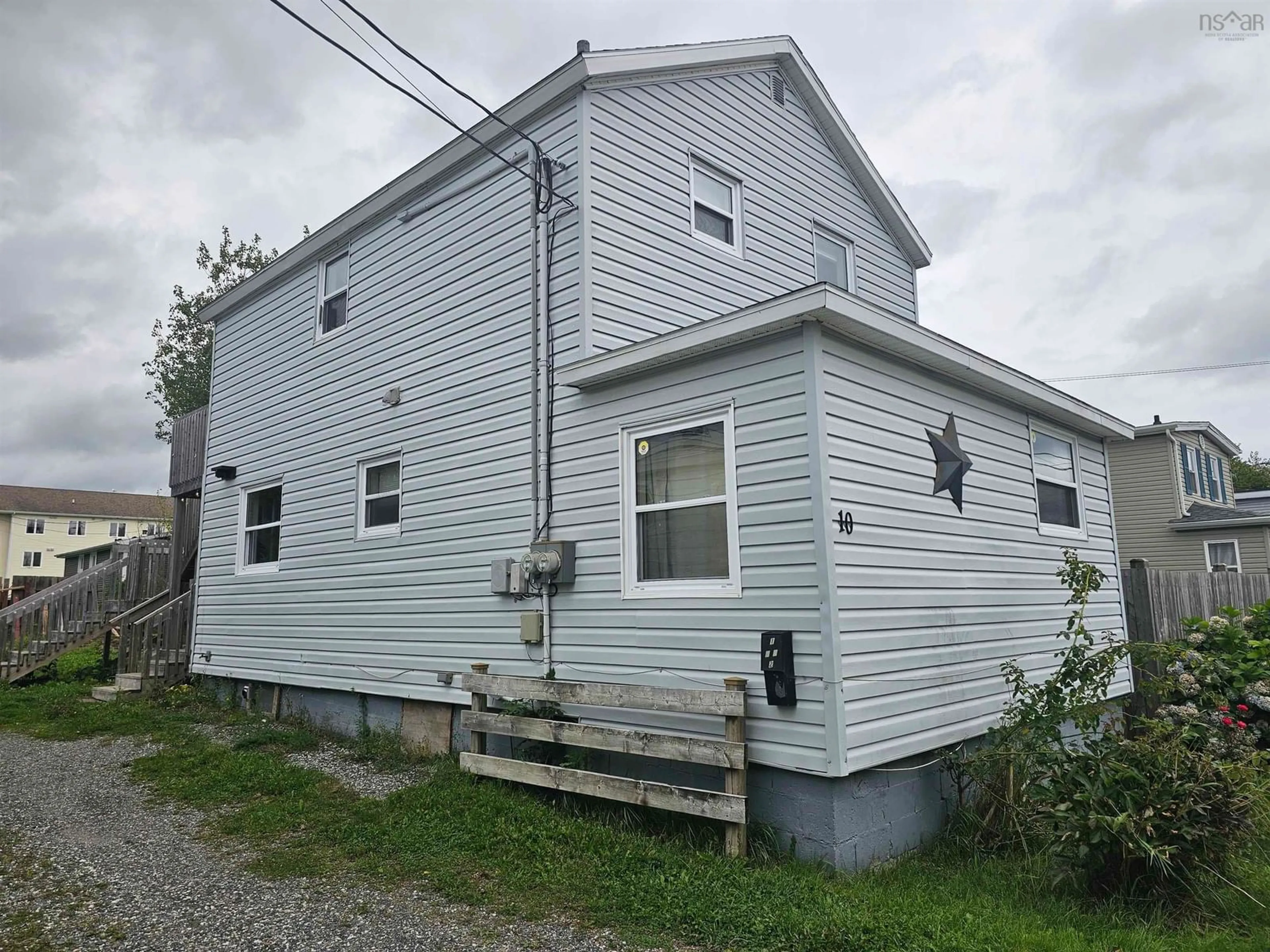 Home with vinyl exterior material, building for 10 Manning St, North Sydney Nova Scotia B2A 1Z5