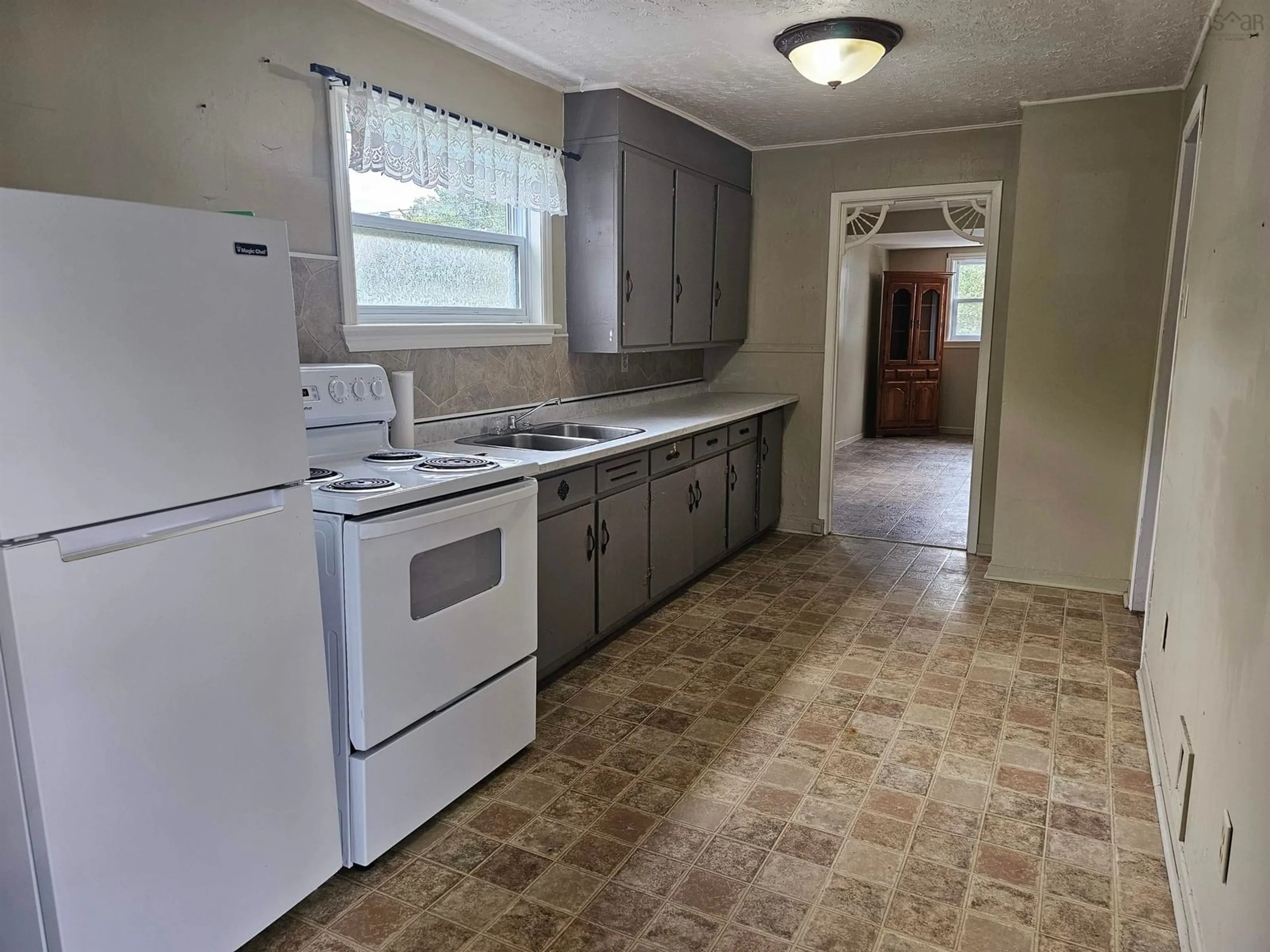 Standard kitchen, unknown for 10 Manning St, North Sydney Nova Scotia B2A 1Z5