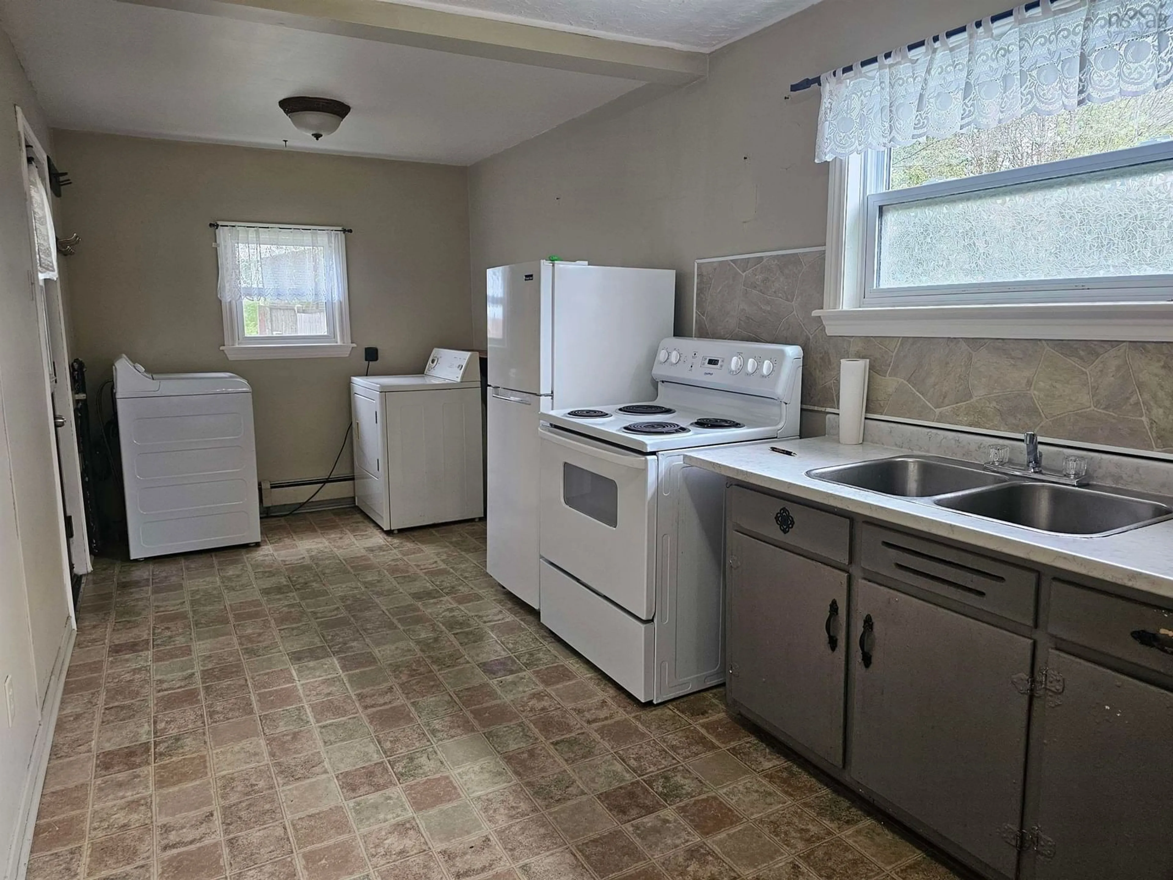 Unknown for 10 Manning St, North Sydney Nova Scotia B2A 1Z5