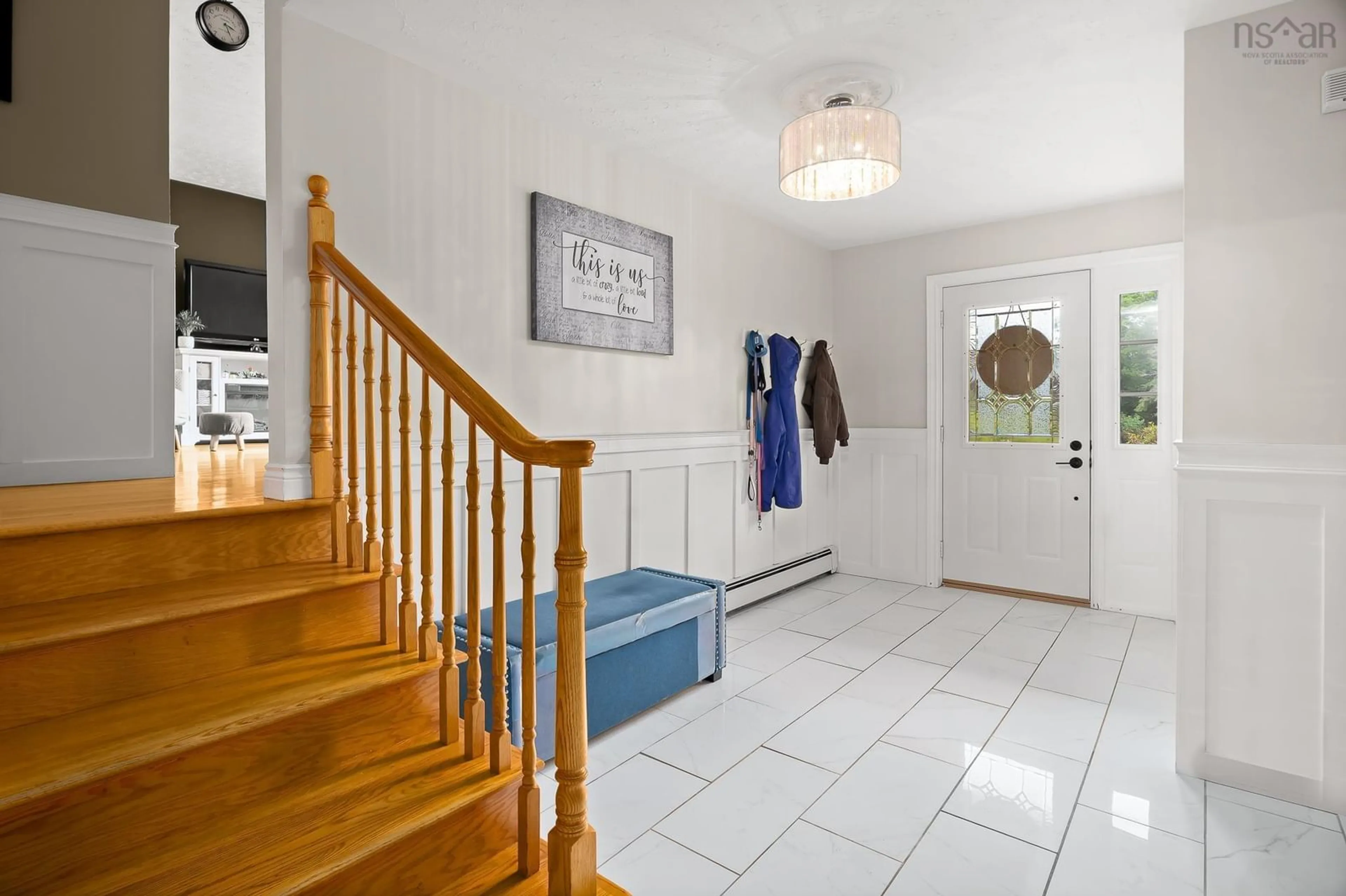 Indoor entryway for 2 Joan Eleanor Drive, Dartmouth Nova Scotia B2W 5Z9