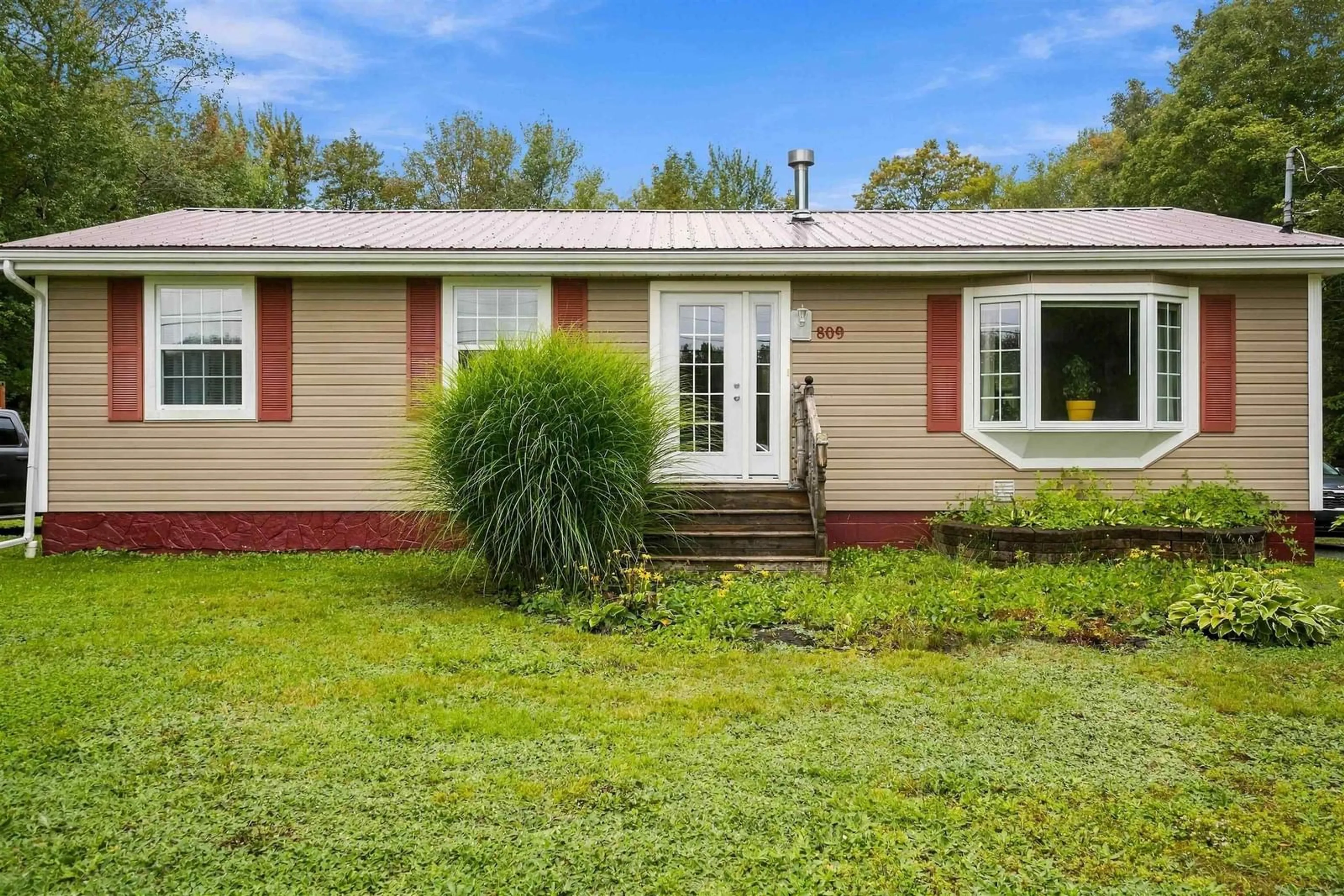 Home with vinyl exterior material, unknown for 809 Cleveland Rd, Windermere Nova Scotia B0P 1E0