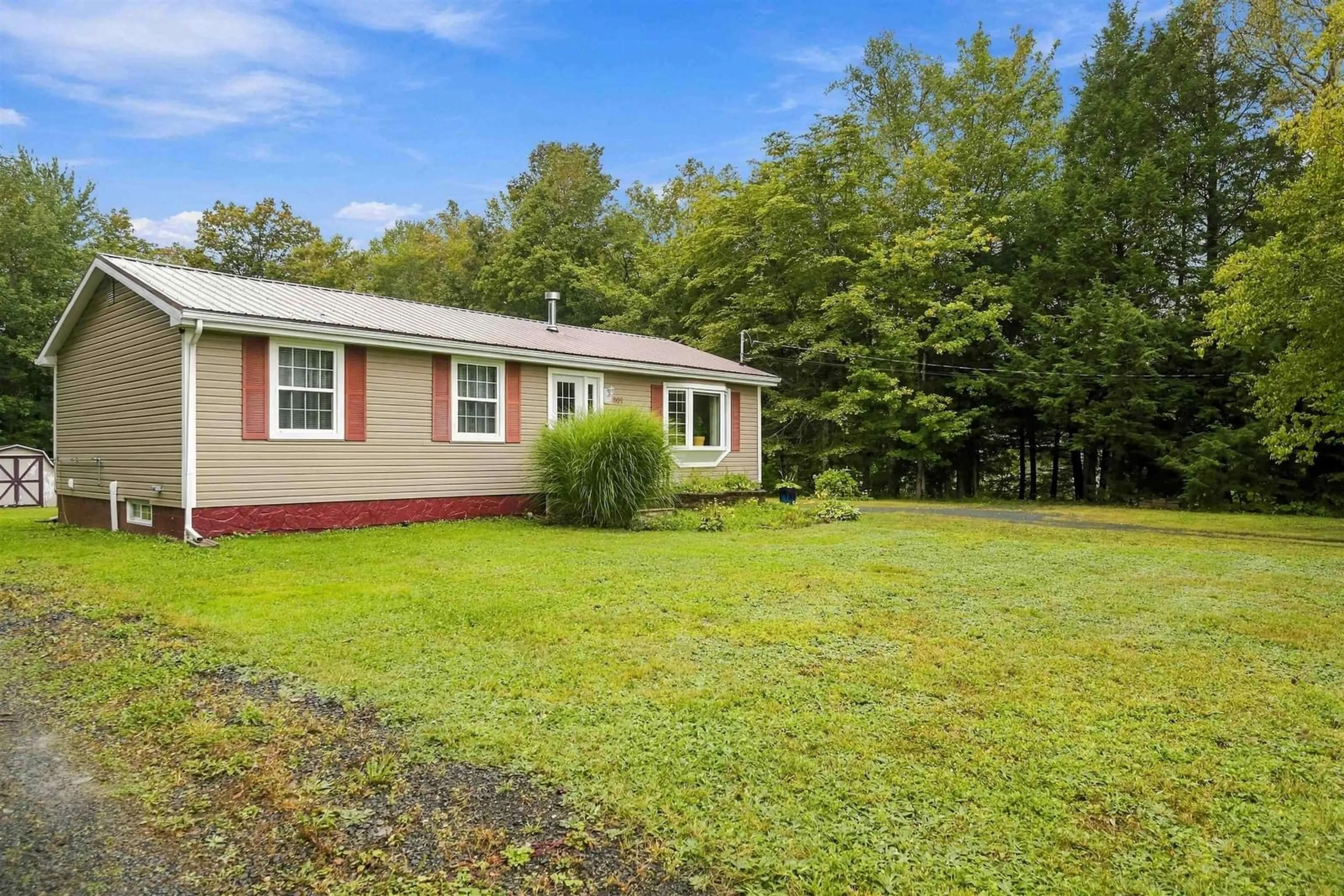Home with vinyl exterior material, unknown for 809 Cleveland Rd, Windermere Nova Scotia B0P 1E0