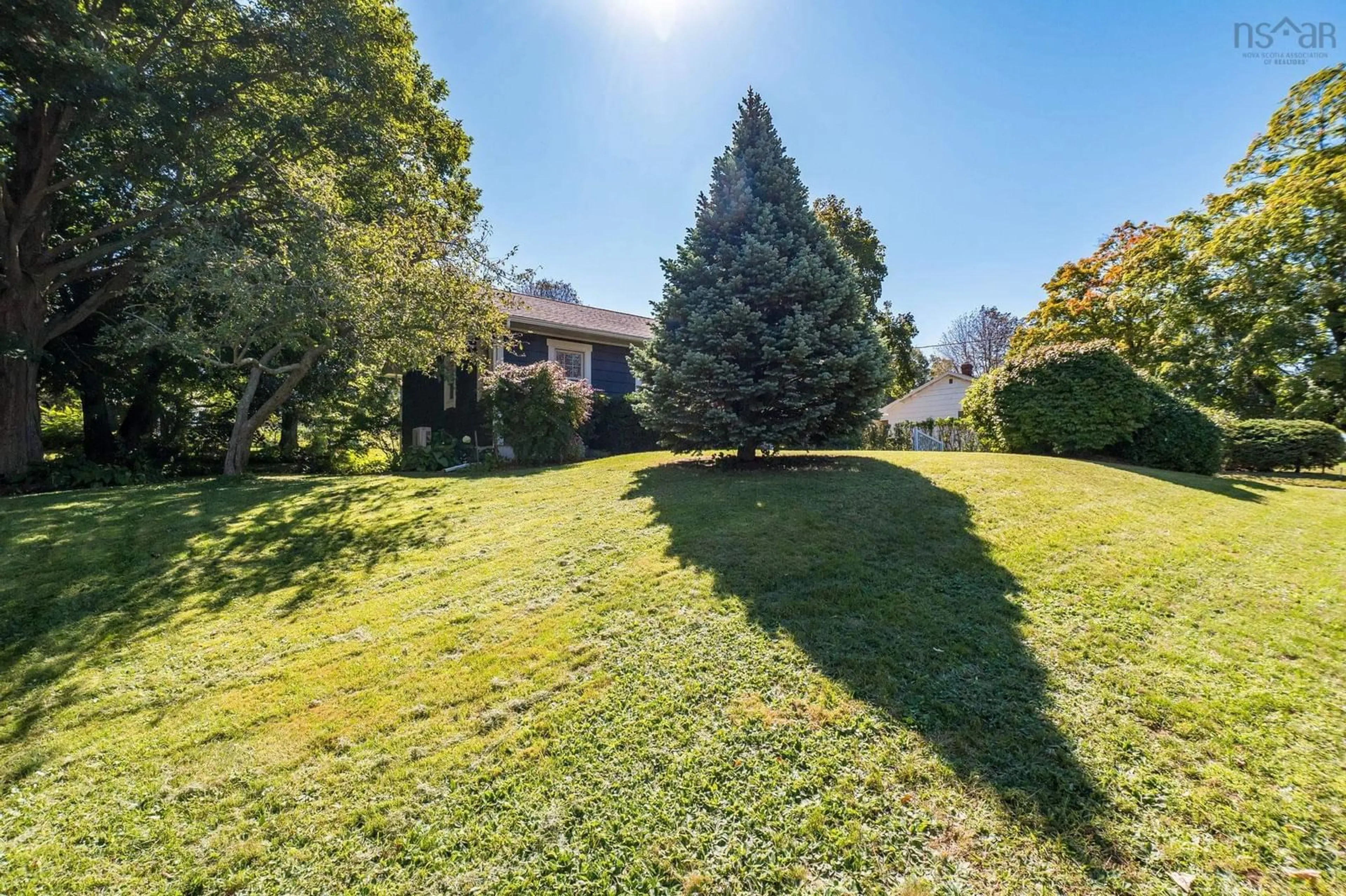A pic from outside/outdoor area/front of a property/back of a property/a pic from drone, unknown for 1289 Belcher St, Port Williams Nova Scotia B0P 1T0