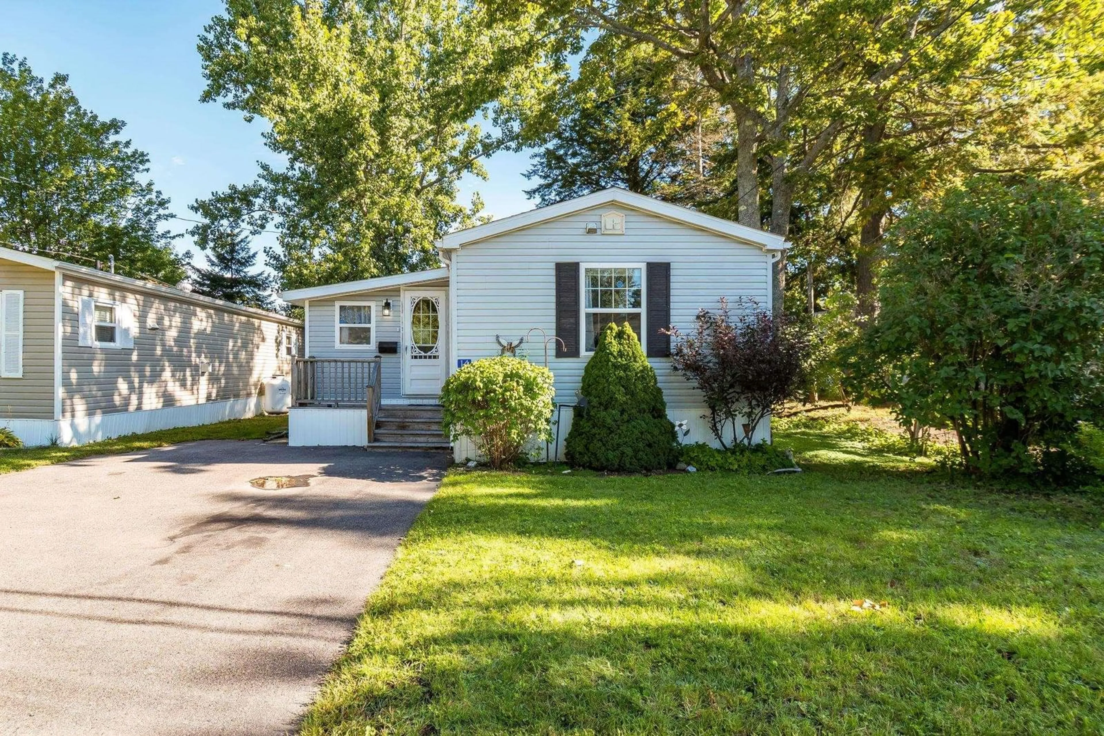 Home with vinyl exterior material, street for Ave, New Minas Nova Scotia B4N 3T8
