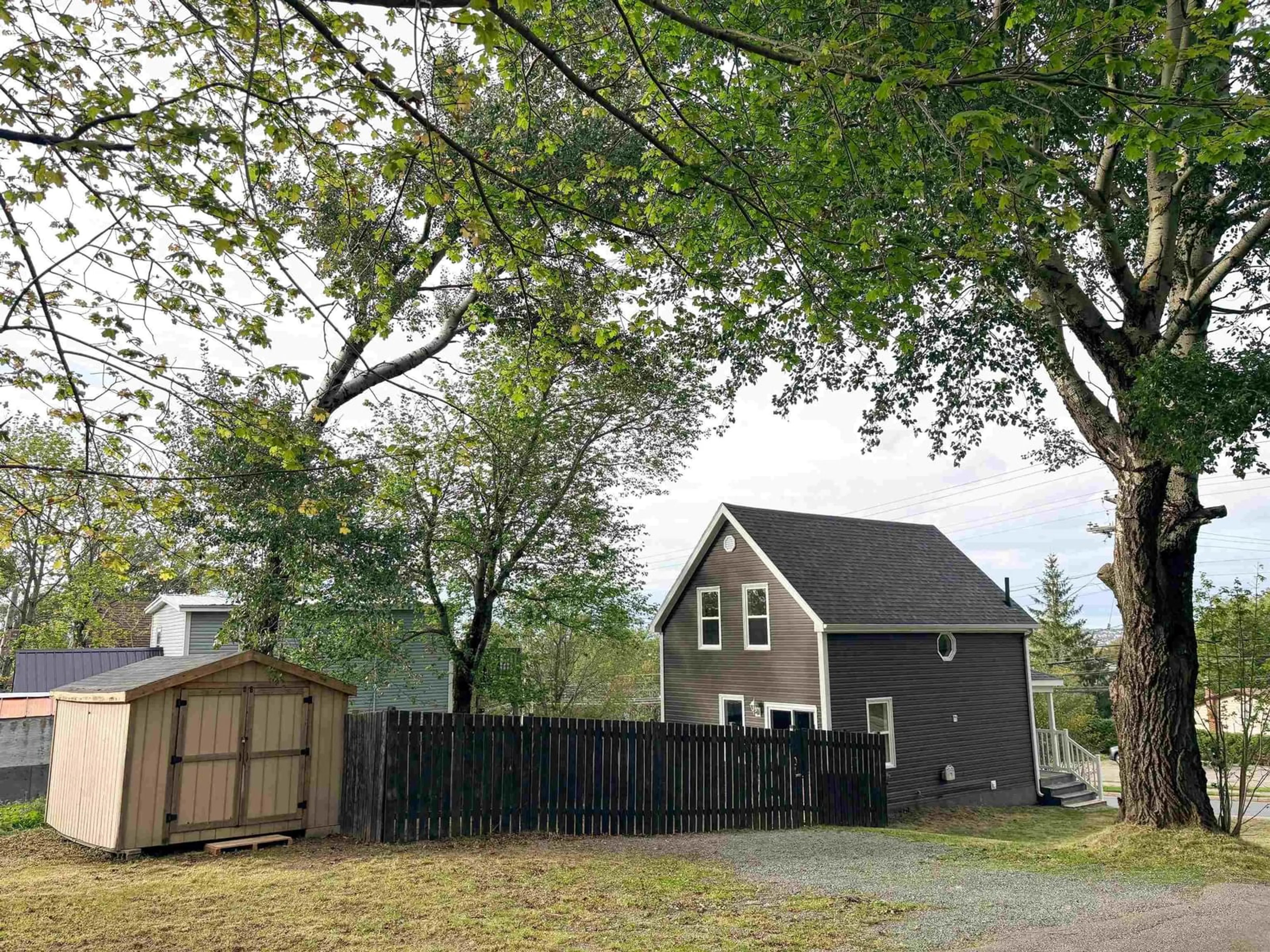 Unknown for 938 George St, Sydney Nova Scotia B1P 1M3