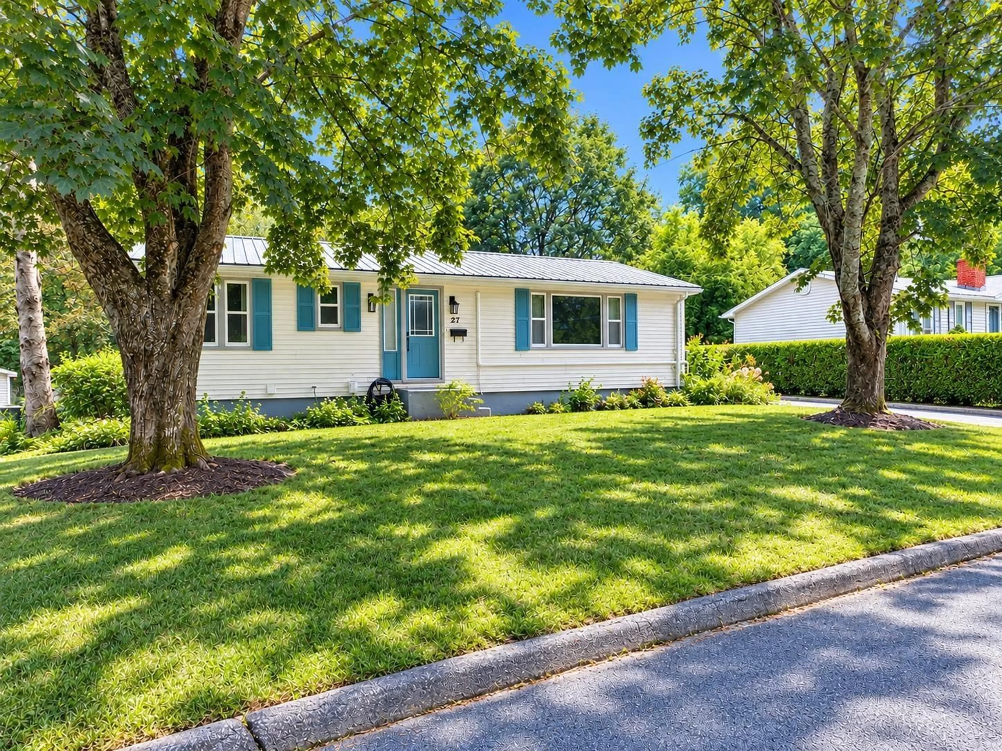 Home with vinyl exterior material, street for 27 Smith Ave, Bridgewater Nova Scotia B4V 1Y2