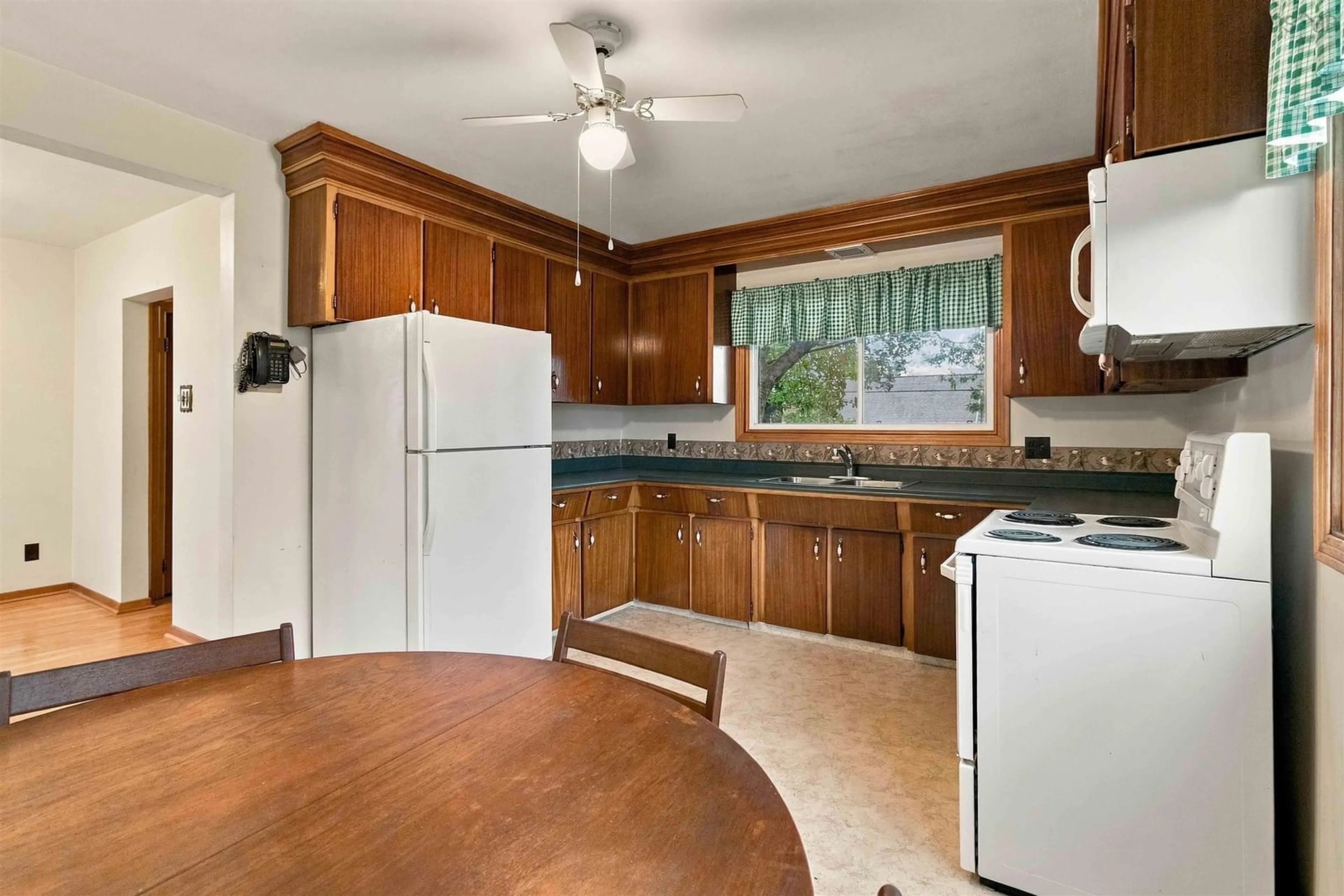 Standard kitchen, ceramic/tile floor for 3524 Acadia St, Halifax Peninsula Nova Scotia B3K 3P2