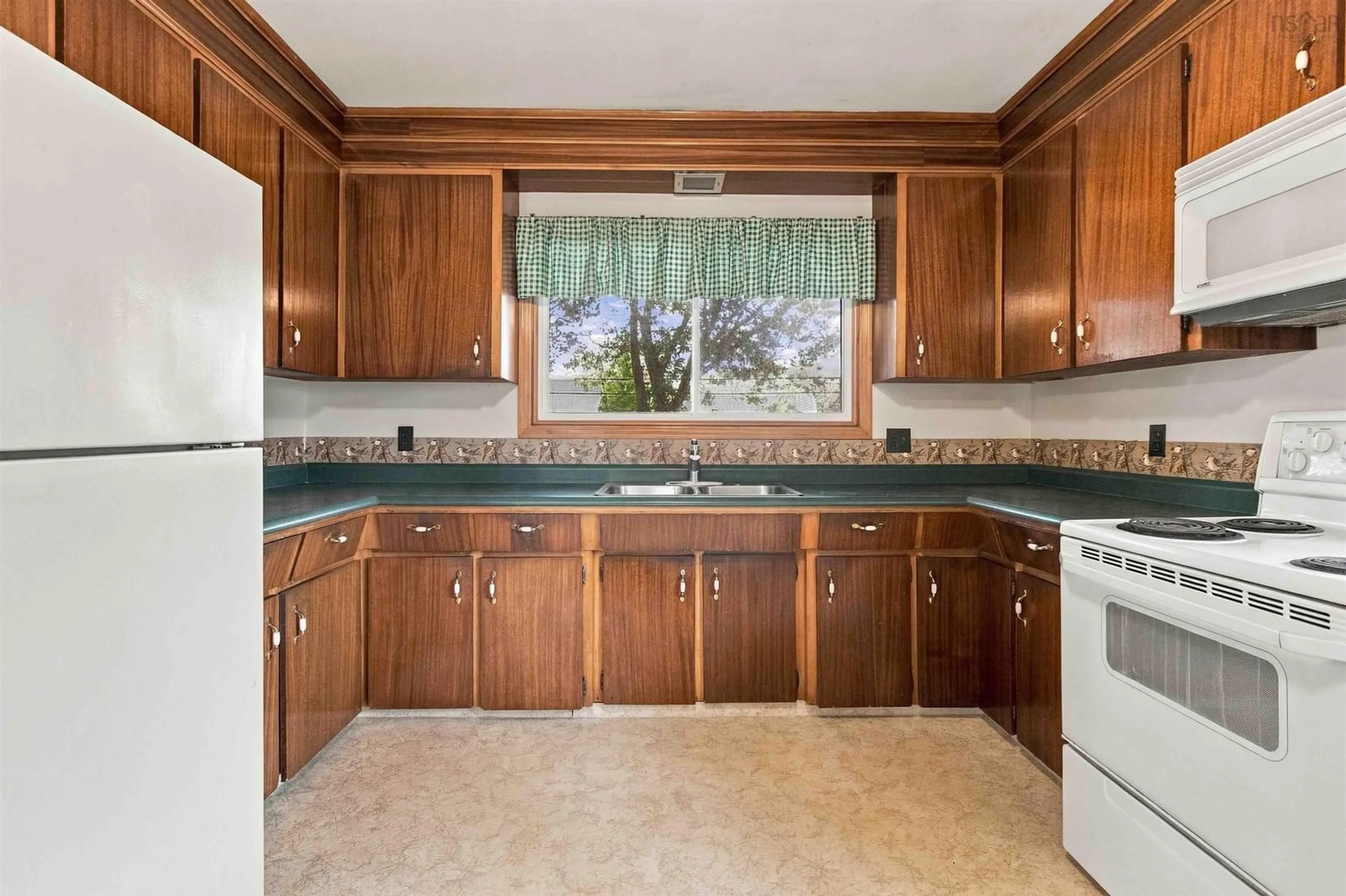 Standard kitchen, ceramic/tile floor for 3524 Acadia St, Halifax Peninsula Nova Scotia B3K 3P2