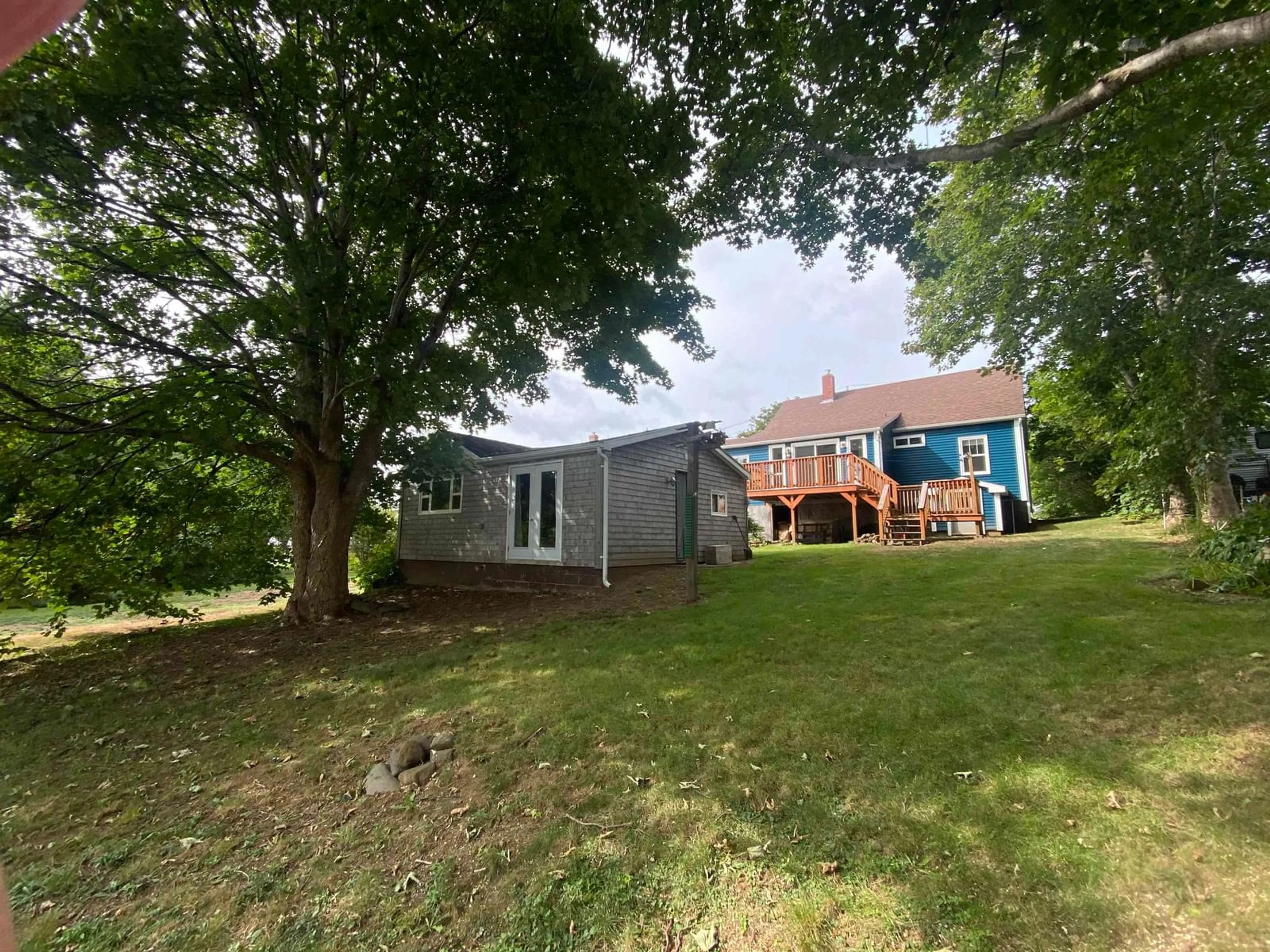 A pic from outside/outdoor area/front of a property/back of a property/a pic from drone, unknown for 134 King St, Digby Nova Scotia B0V 1A0