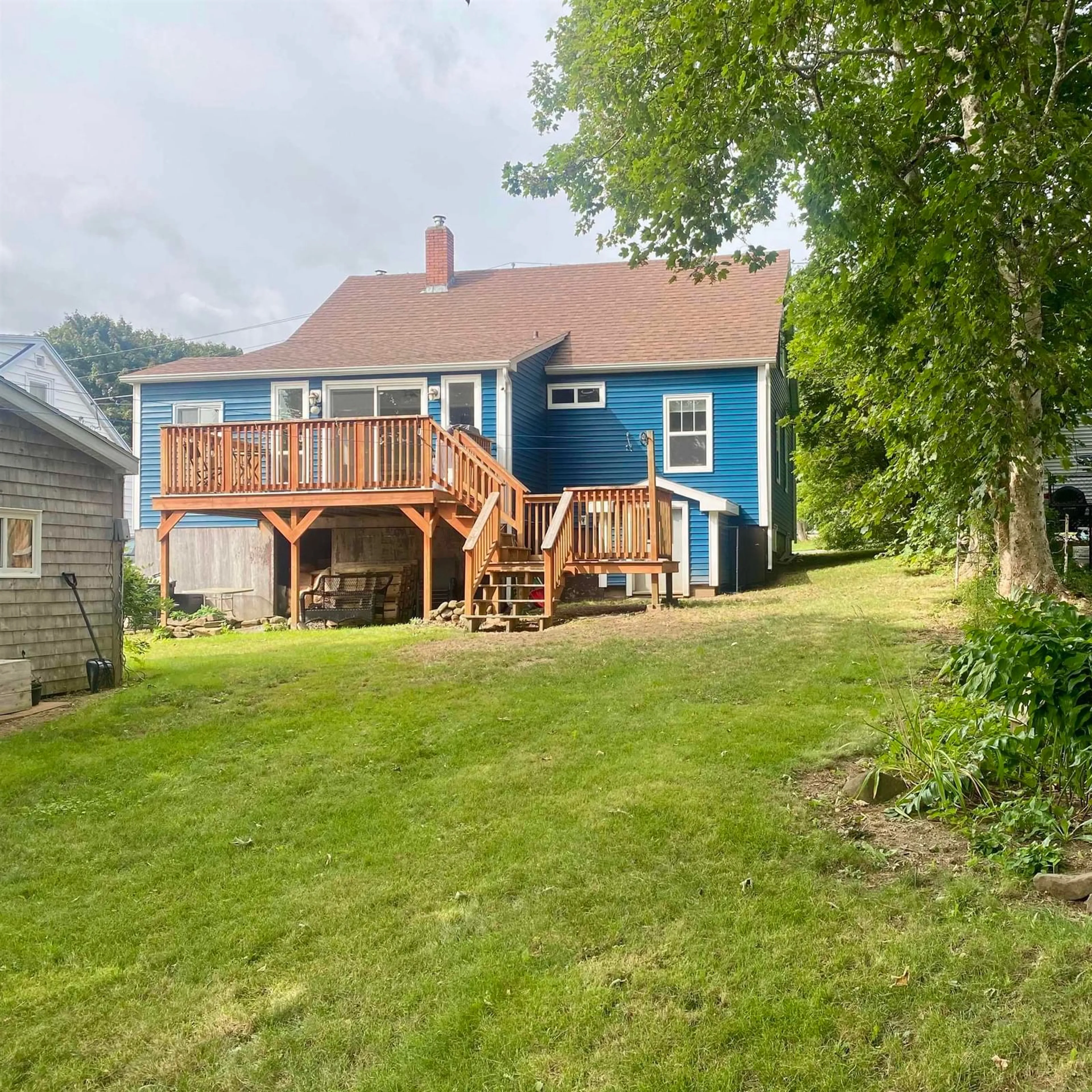 A pic from outside/outdoor area/front of a property/back of a property/a pic from drone, water/lake/river/ocean view for 134 King St, Digby Nova Scotia B0V 1A0