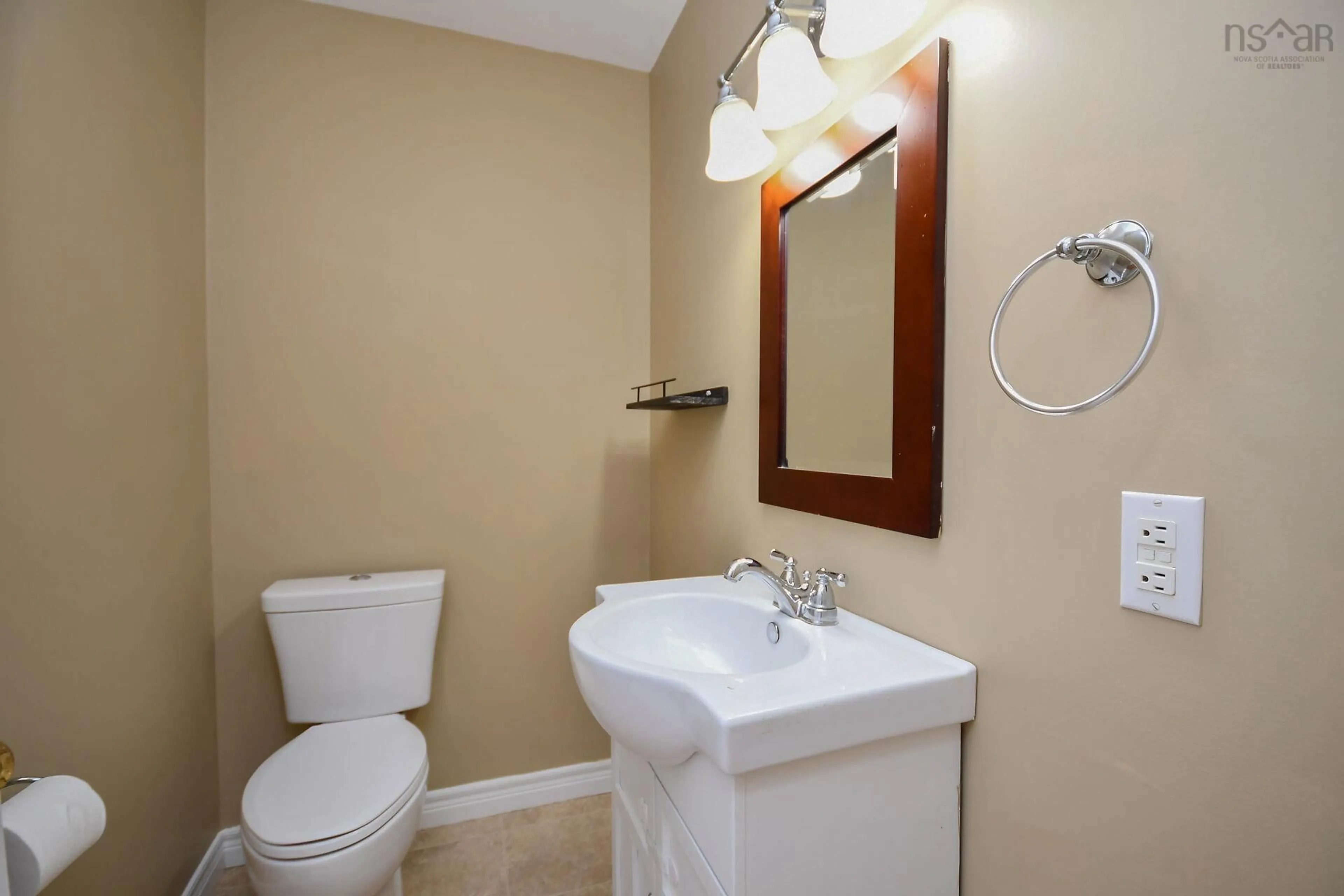 Standard bathroom, ceramic/tile floor for 17 Fury Dr, Dartmouth Nova Scotia B3A 4Y2