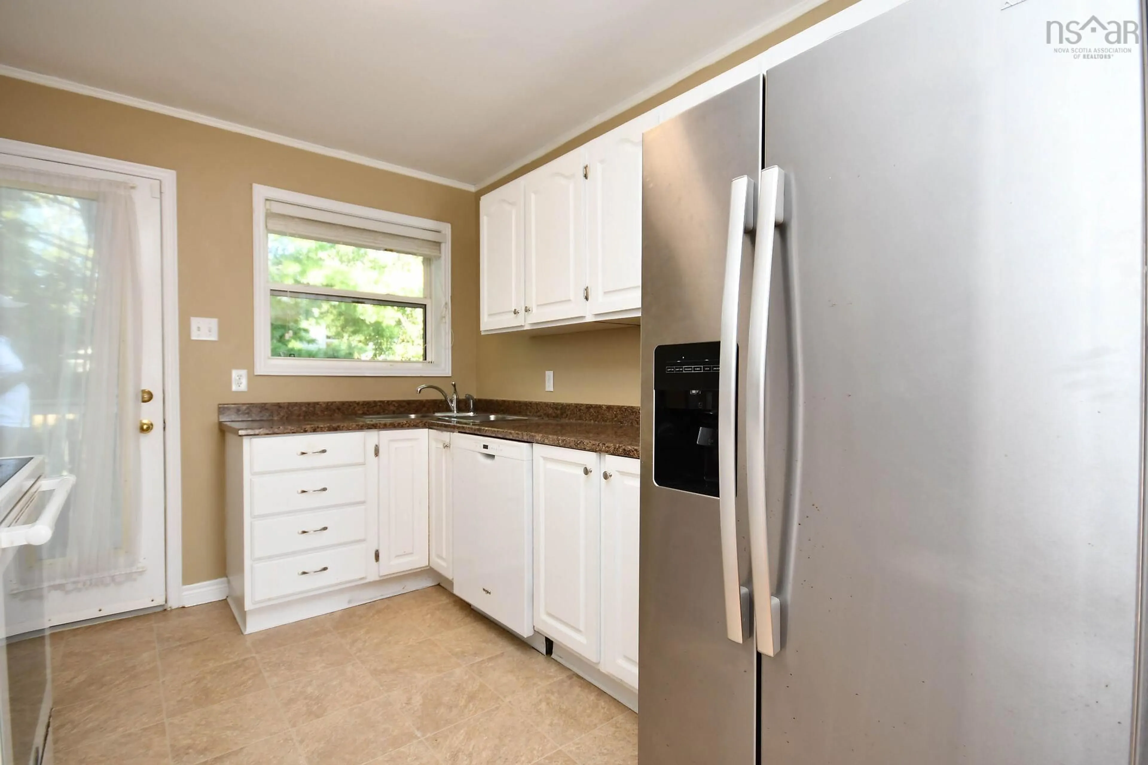 Standard kitchen, ceramic/tile floor for 17 Fury Dr, Dartmouth Nova Scotia B3A 4Y2